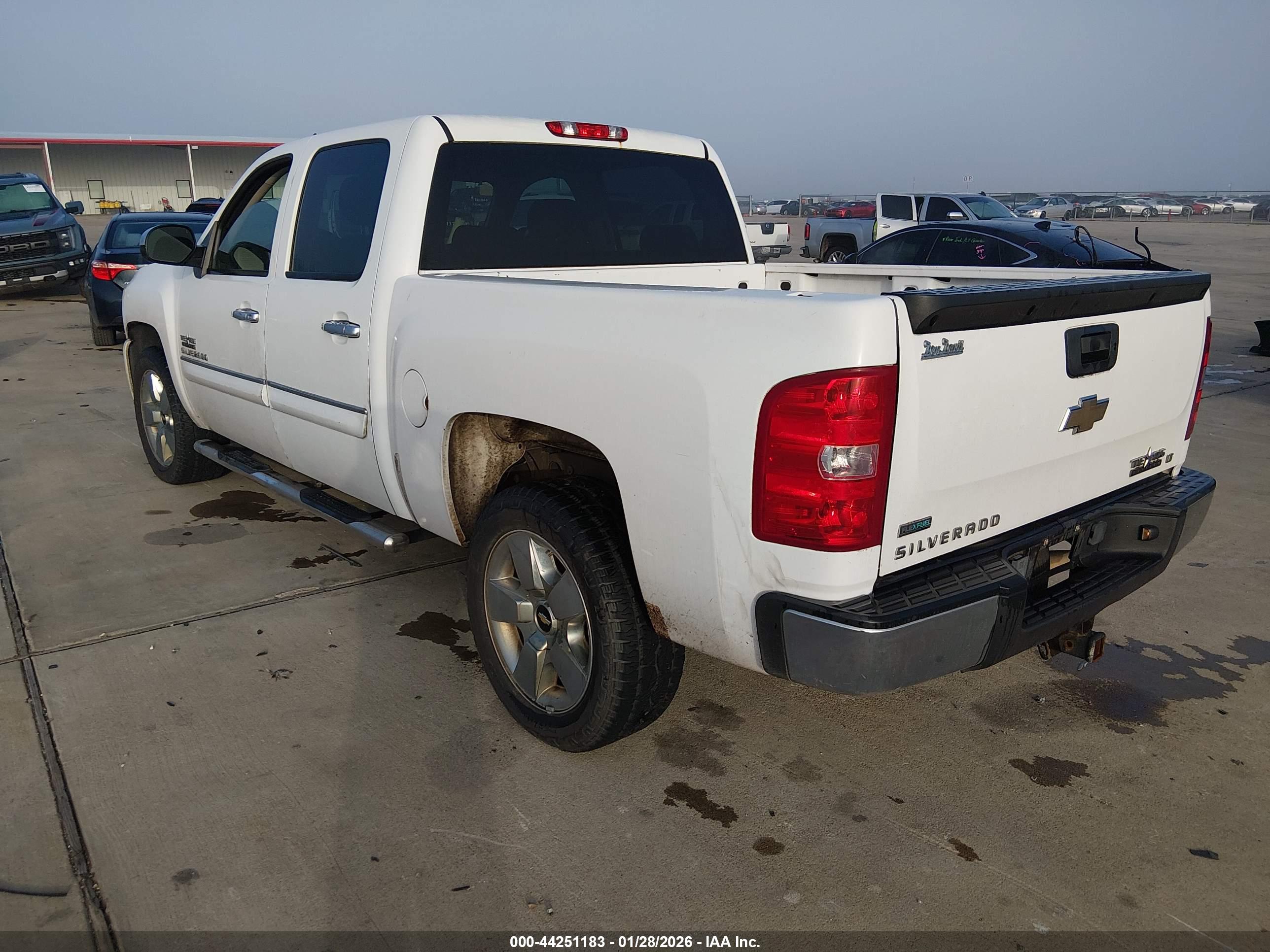 CHEVROLET SILVERADO image 3