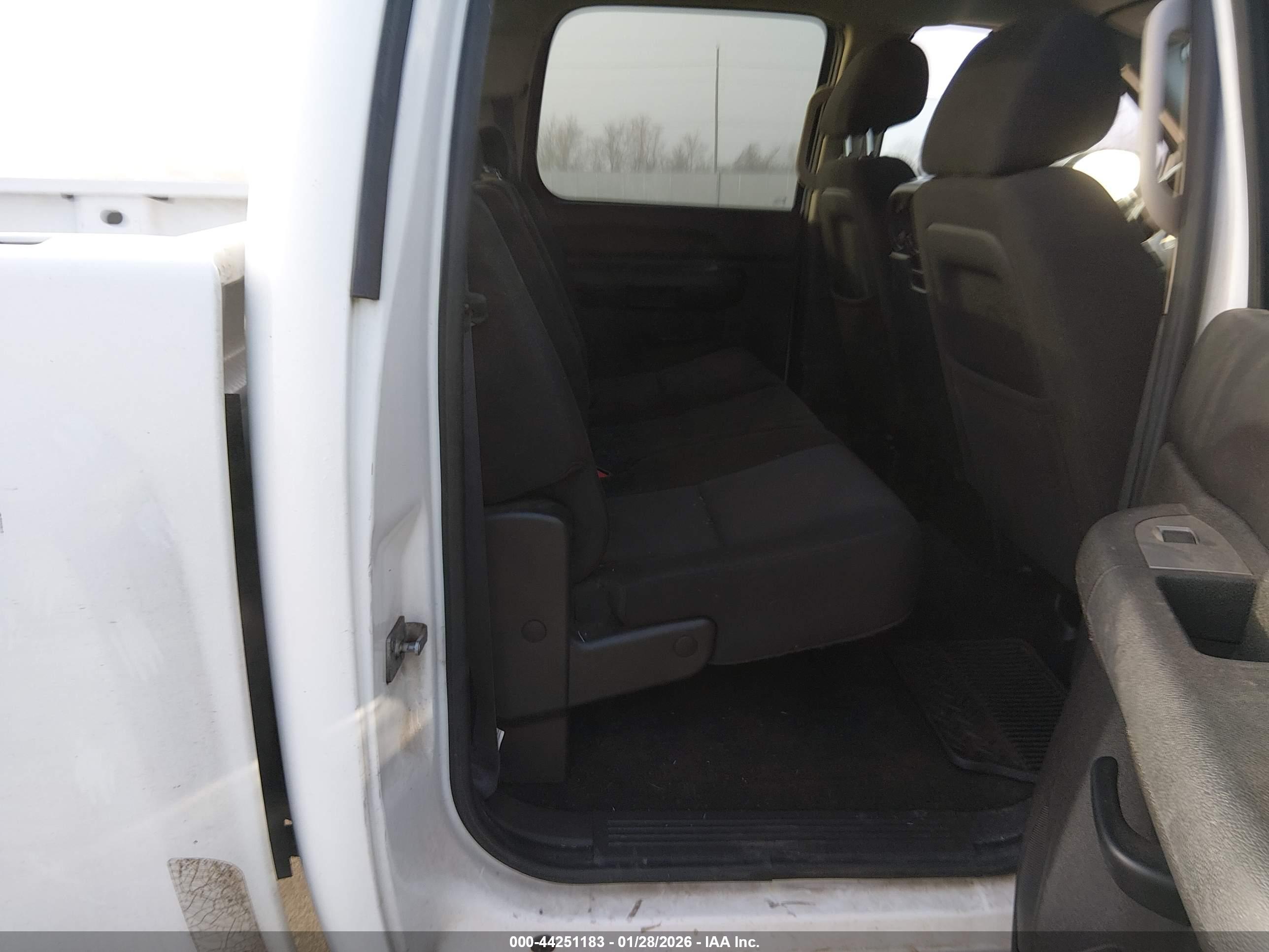 CHEVROLET SILVERADO image 8