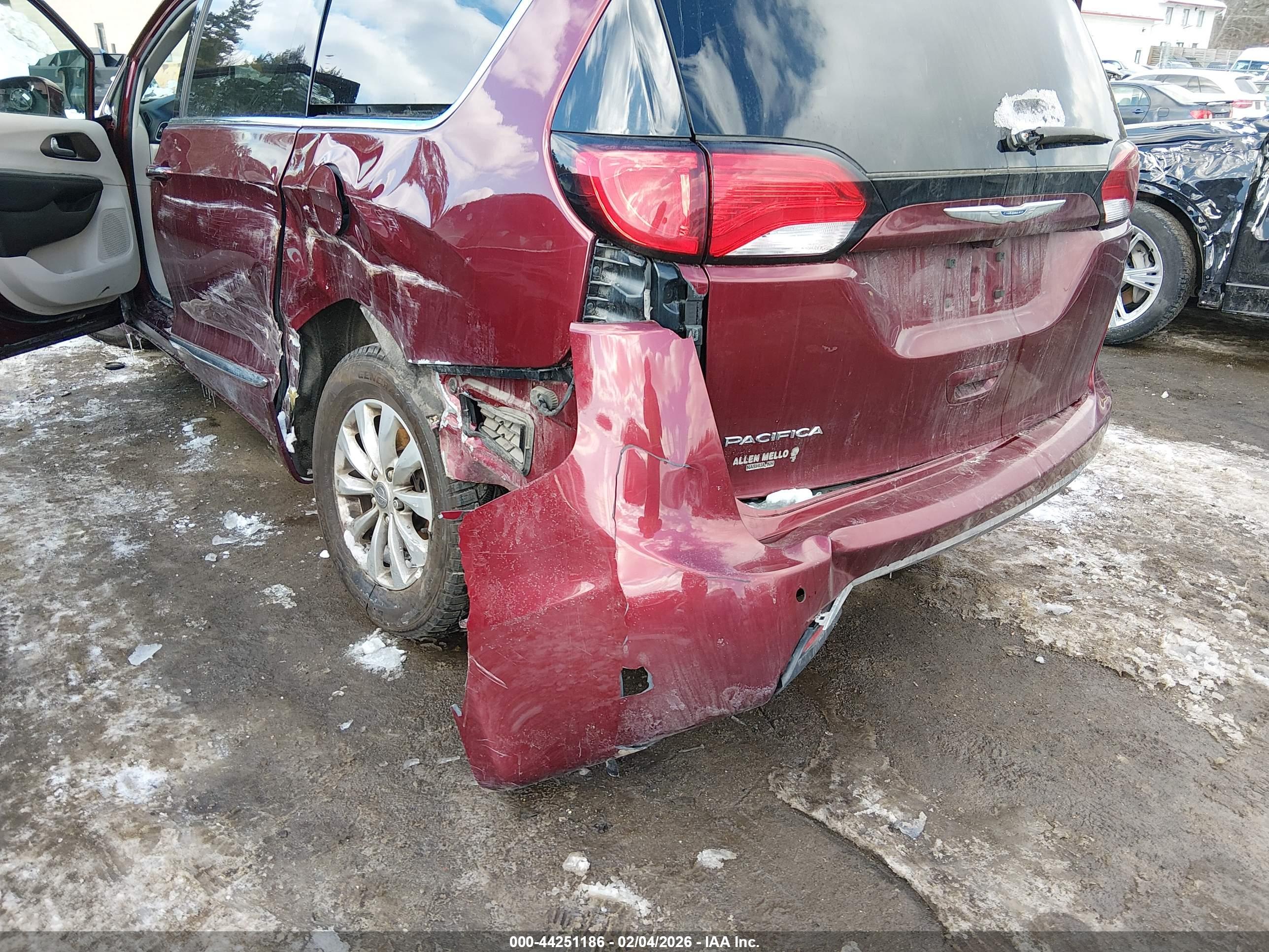 CHRYSLER PACIFICA image 6