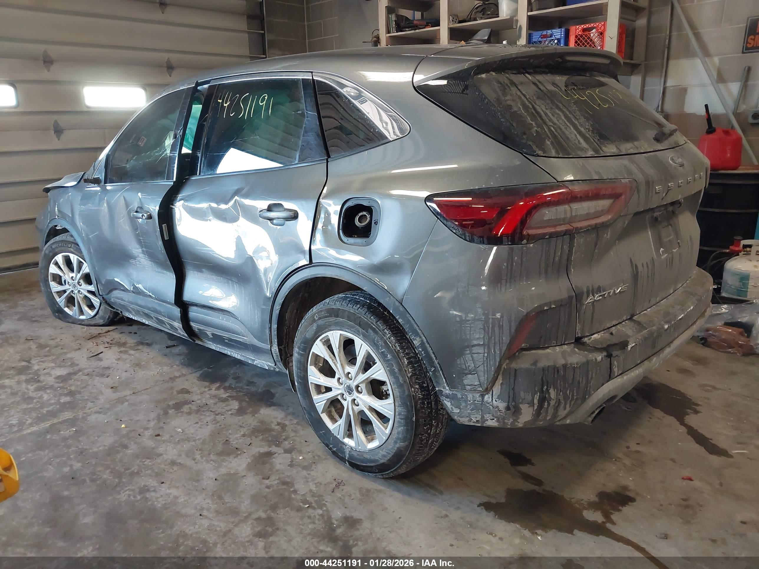 FORD ESCAPE image 3