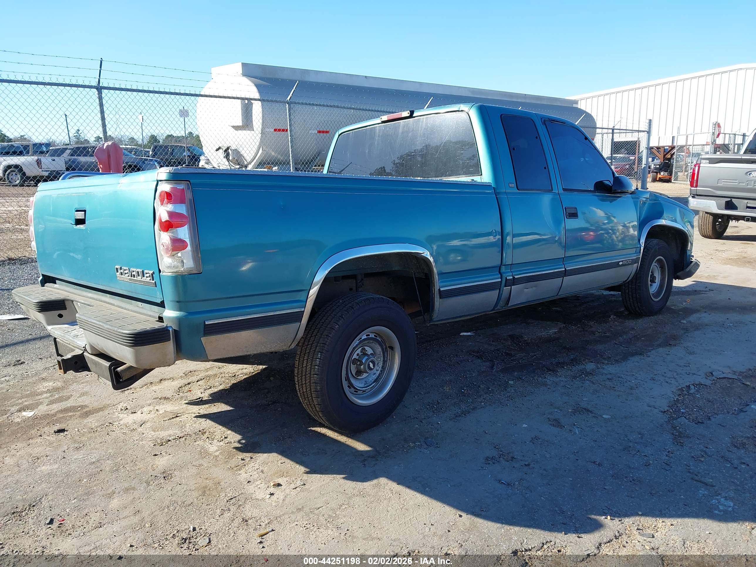 CHEVROLET C1500 image 4