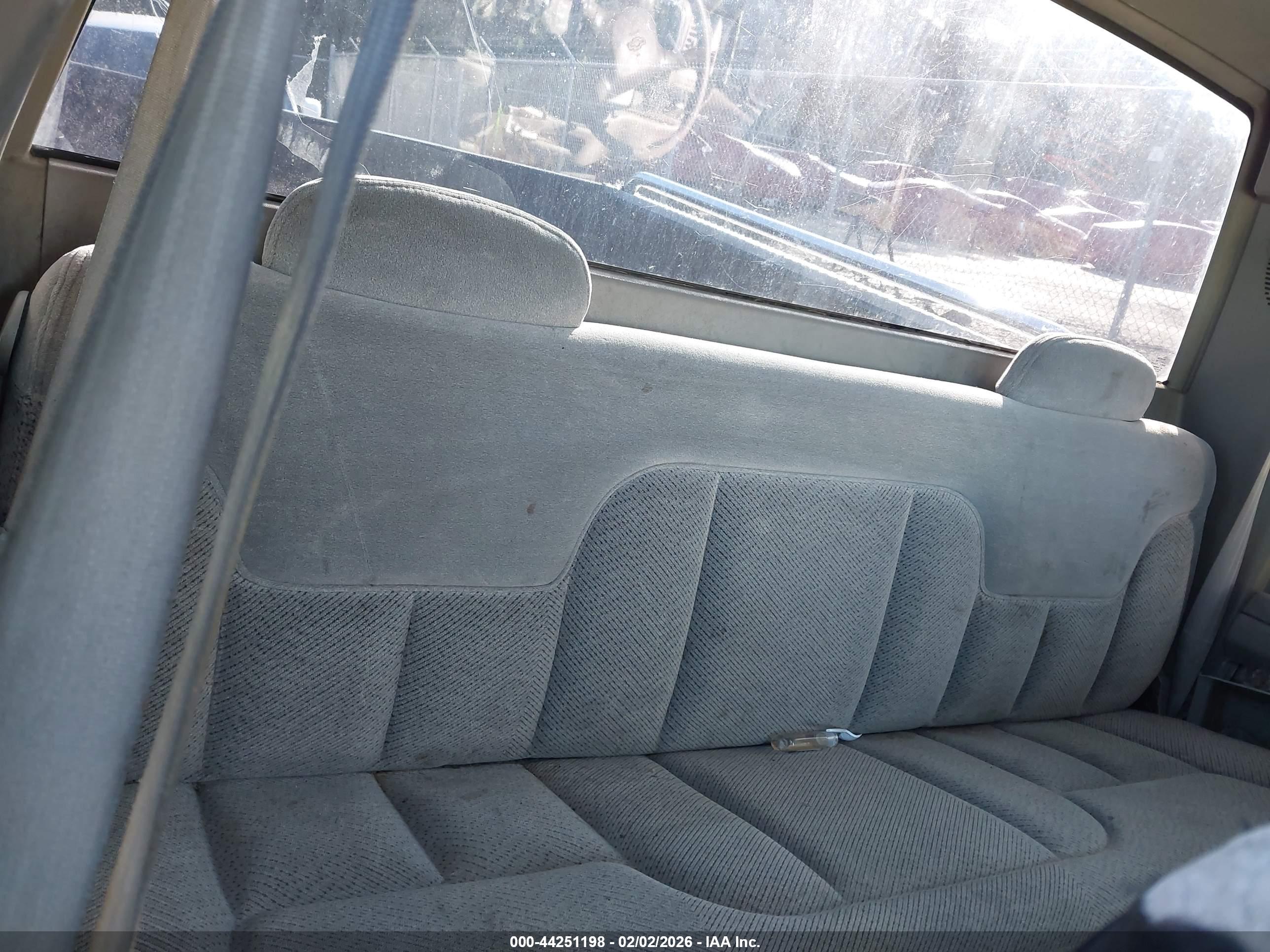 CHEVROLET C1500 image 8