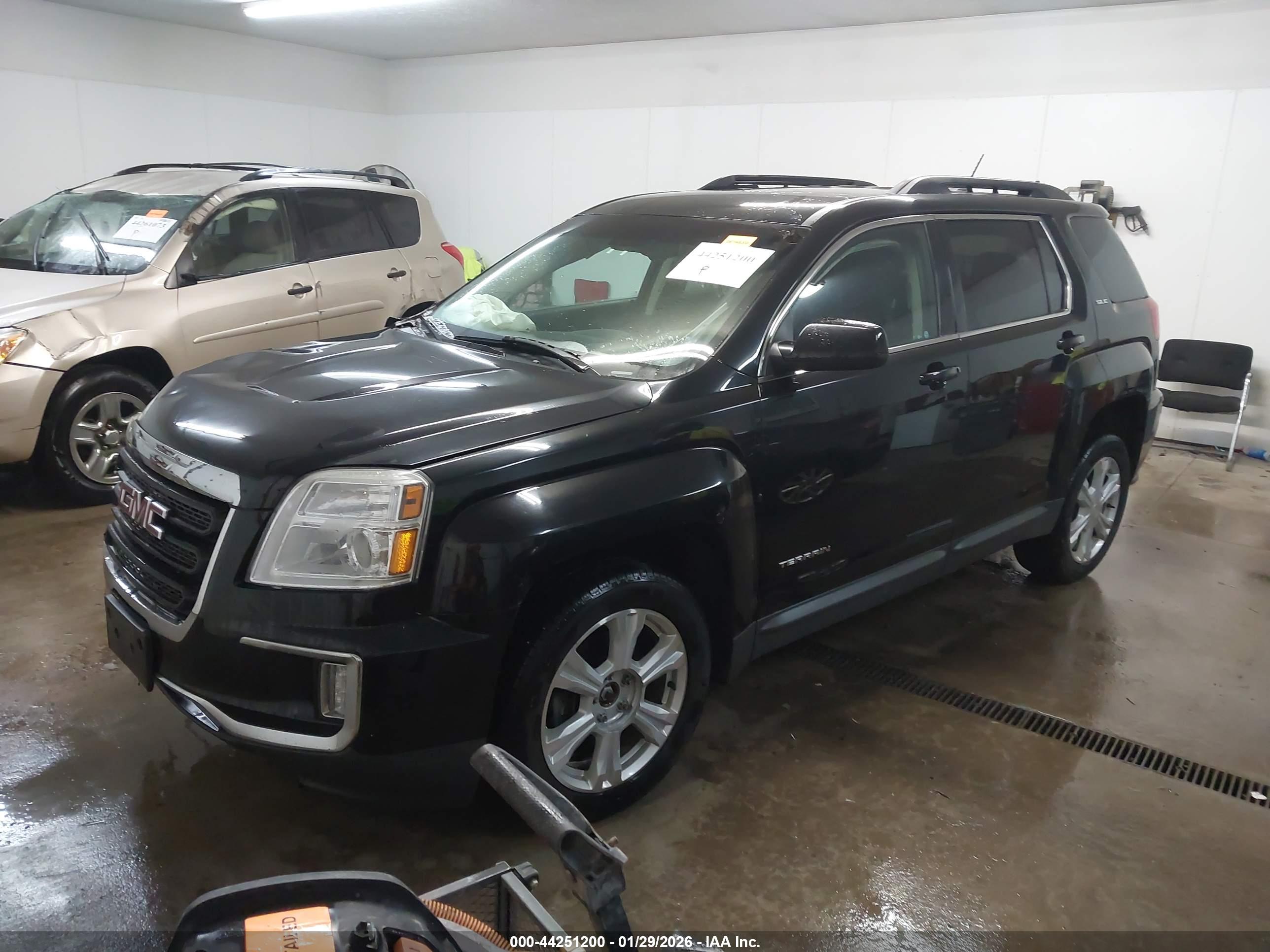GMC TERRAIN image 2