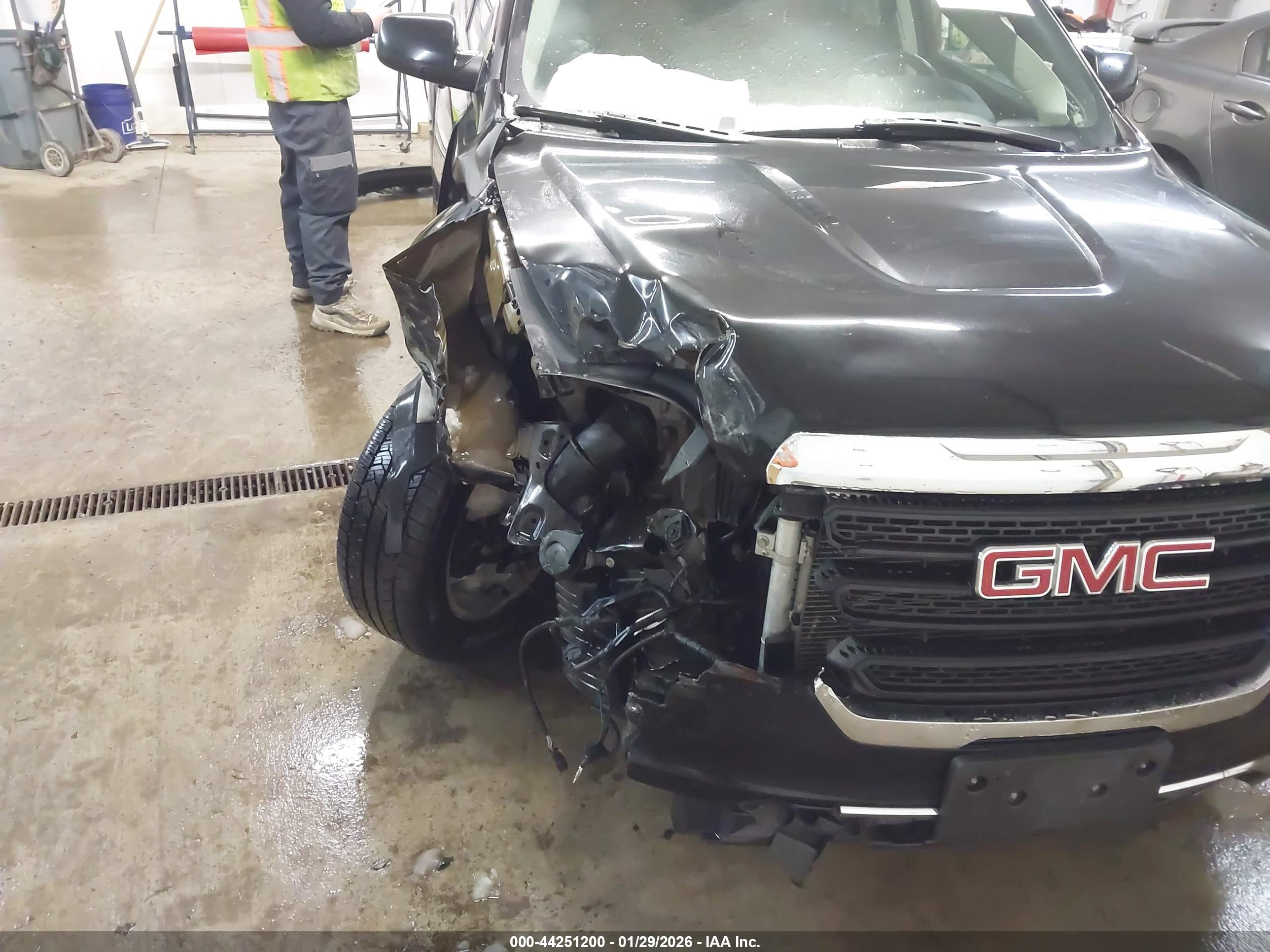 GMC TERRAIN image 6
