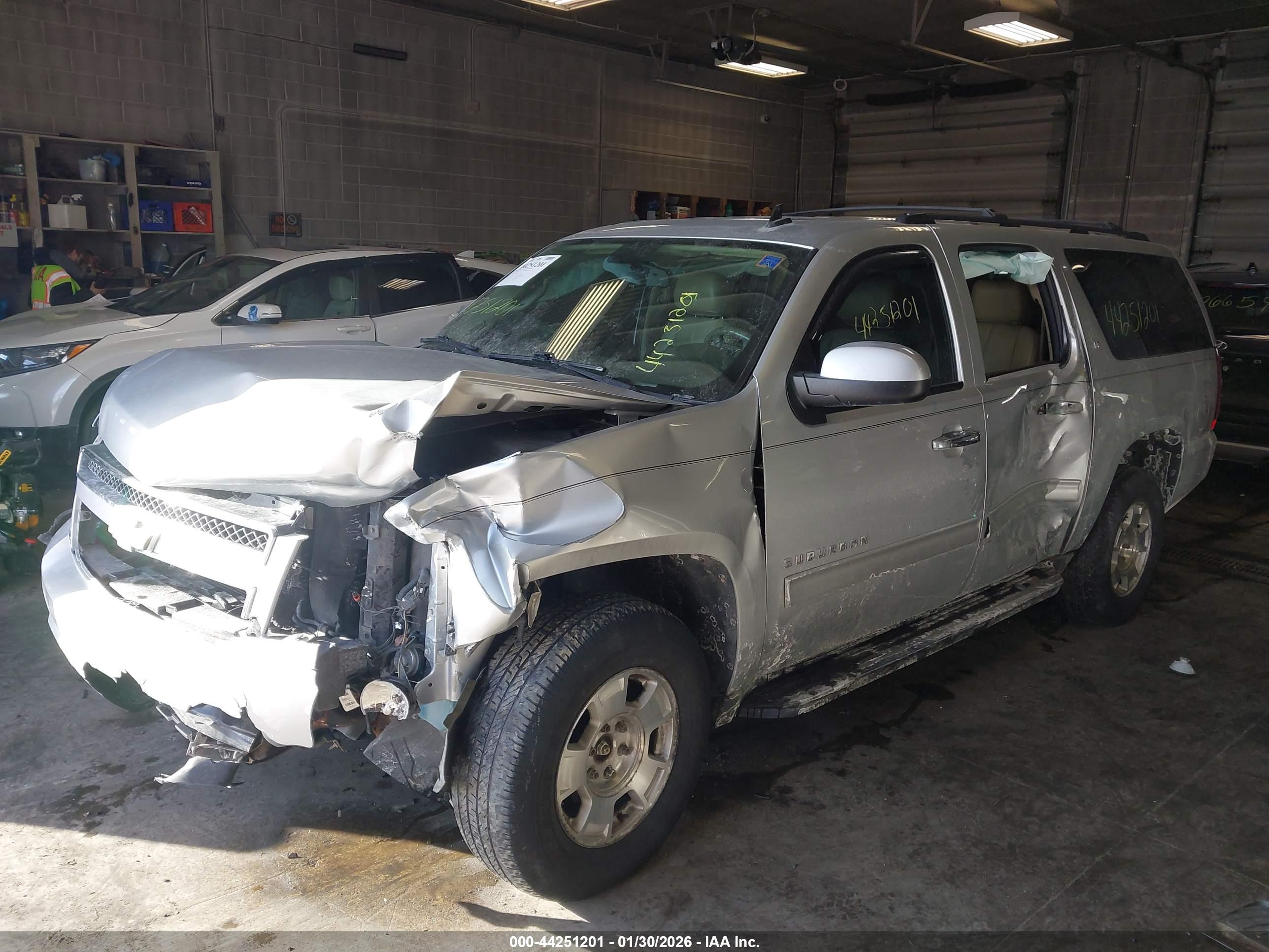 CHEVROLET SUBURBAN image 2