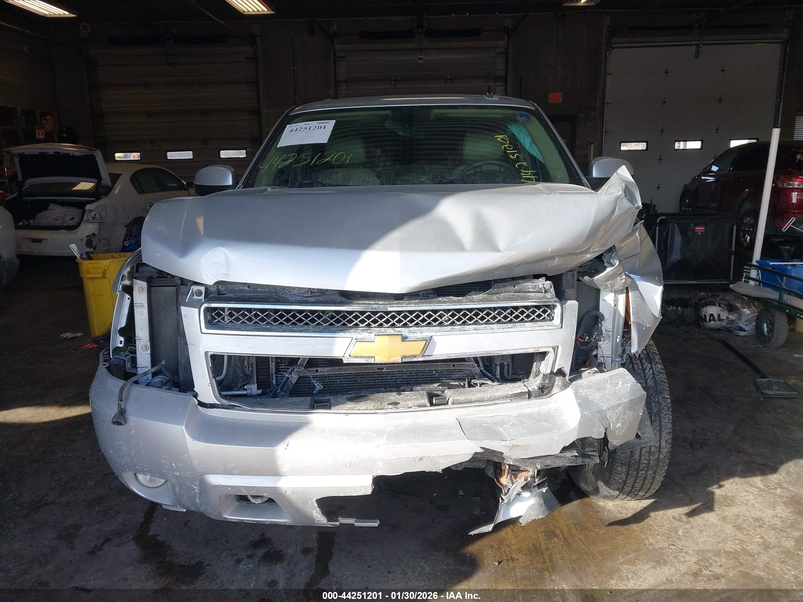 CHEVROLET SUBURBAN image 6
