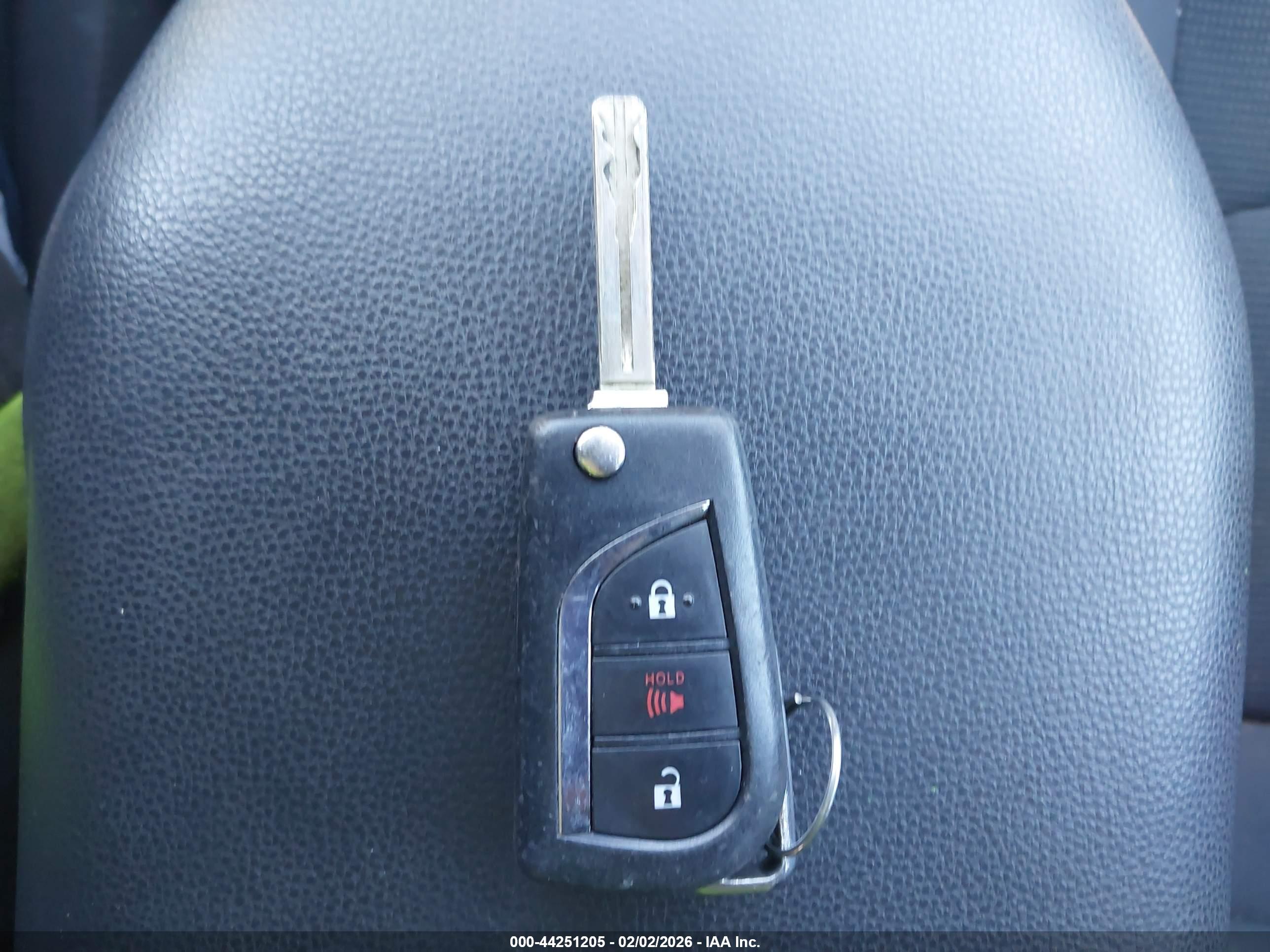 TOYOTA RAV4 image 11