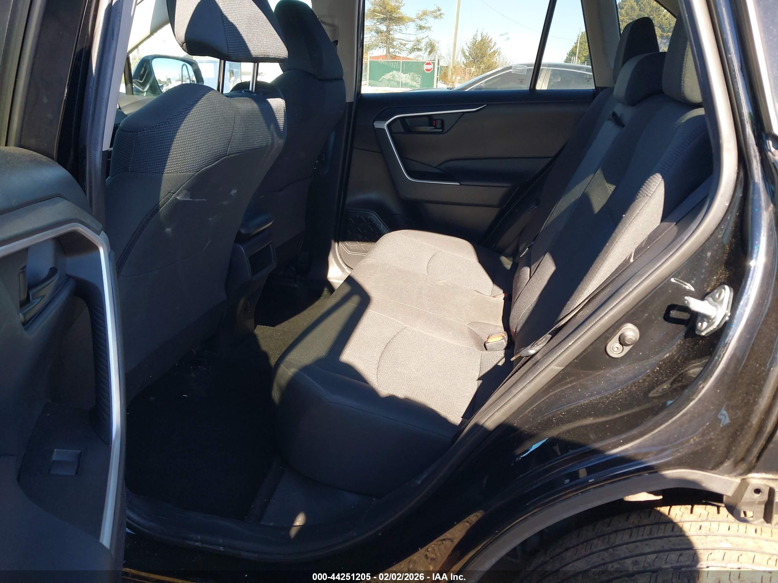TOYOTA RAV4 image 8