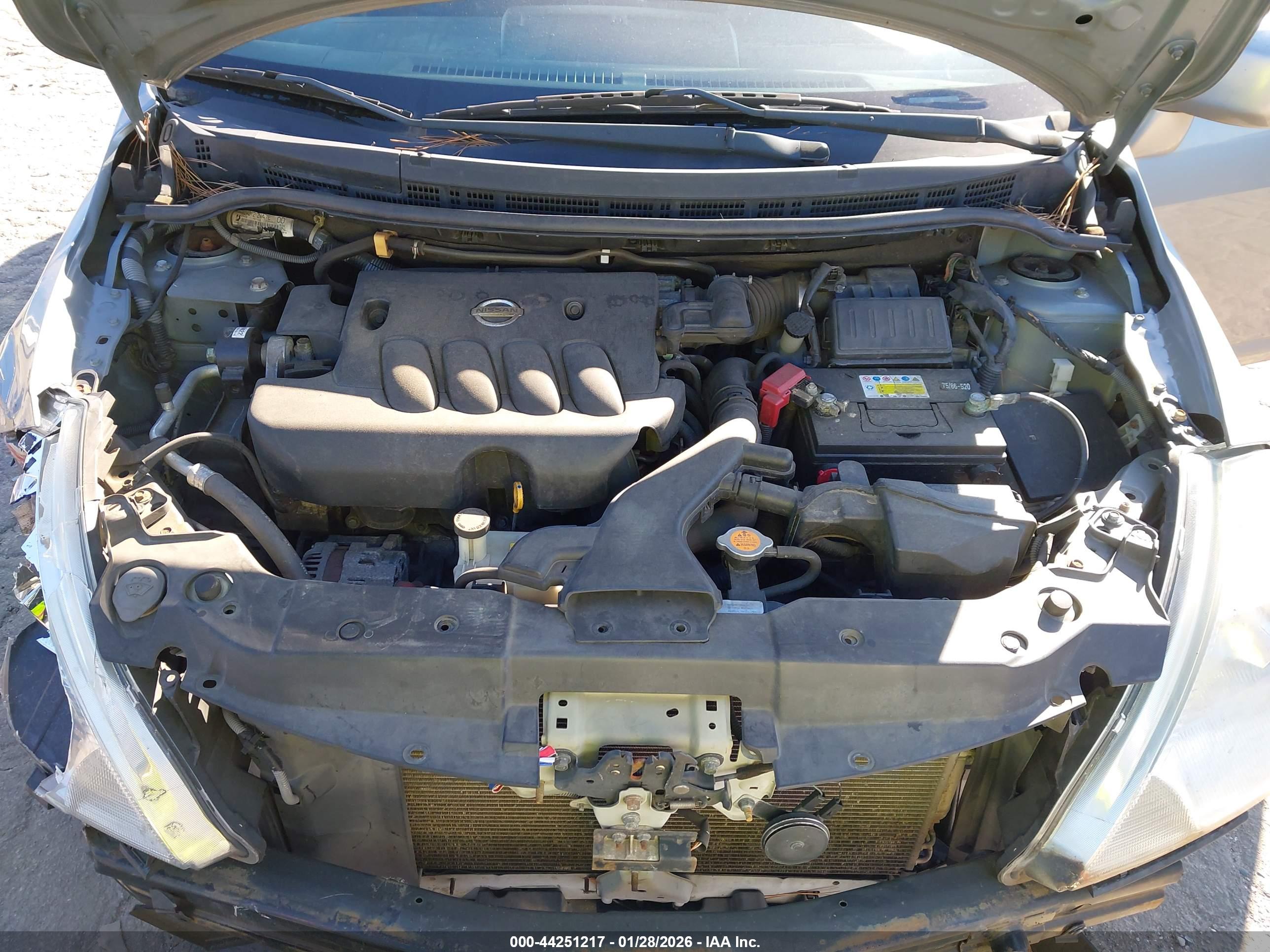 NISSAN VERSA image 10