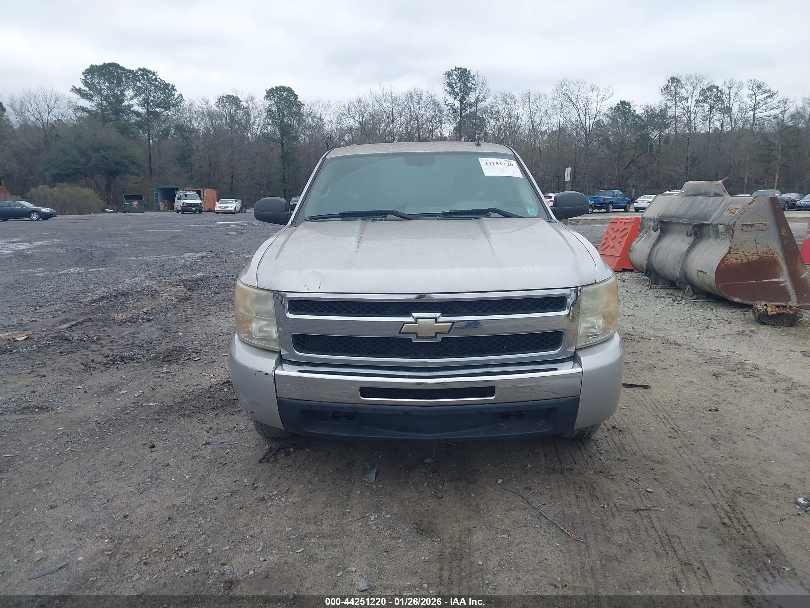 CHEVROLET SILVERADO image 6