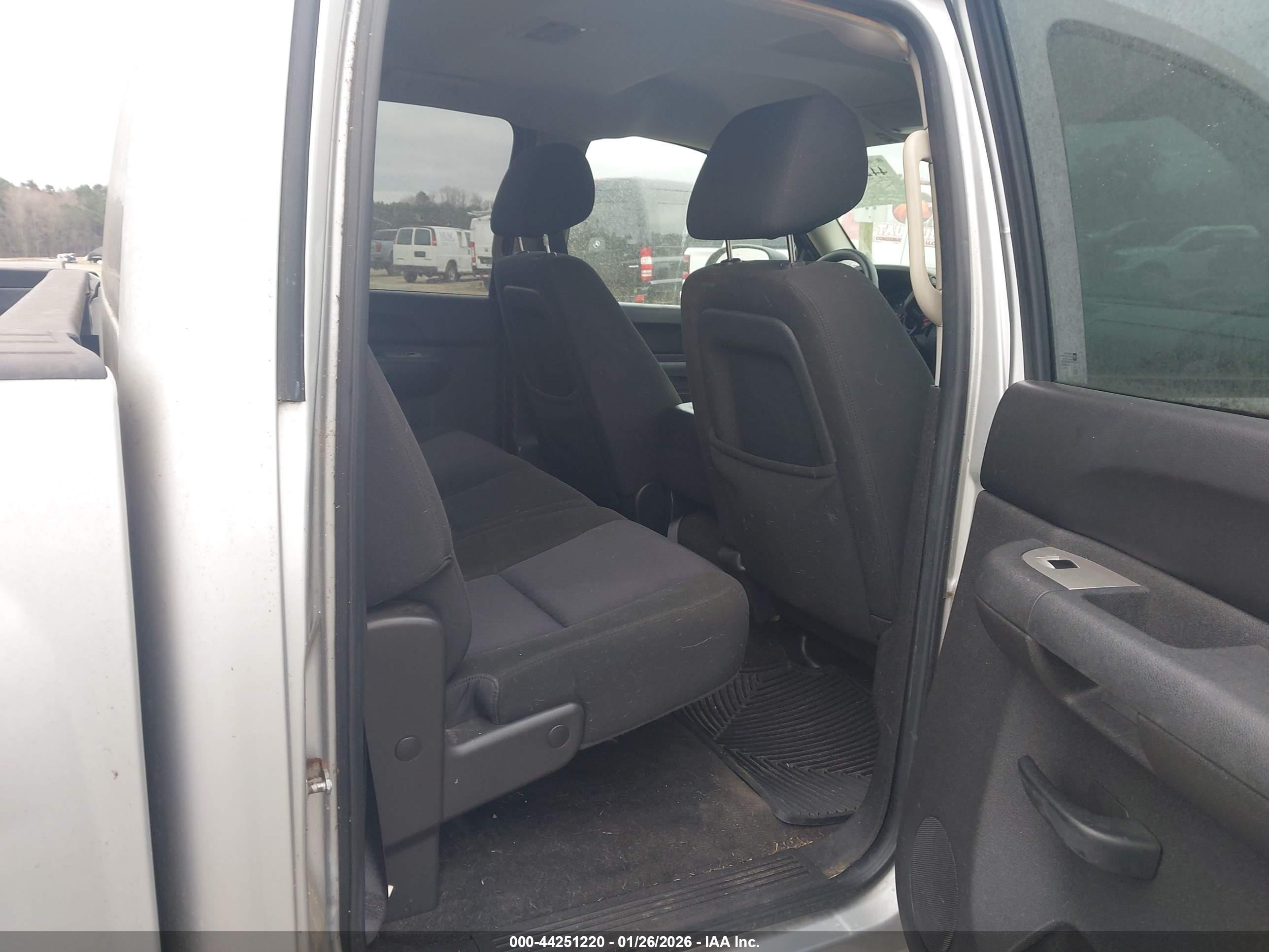 CHEVROLET SILVERADO image 8