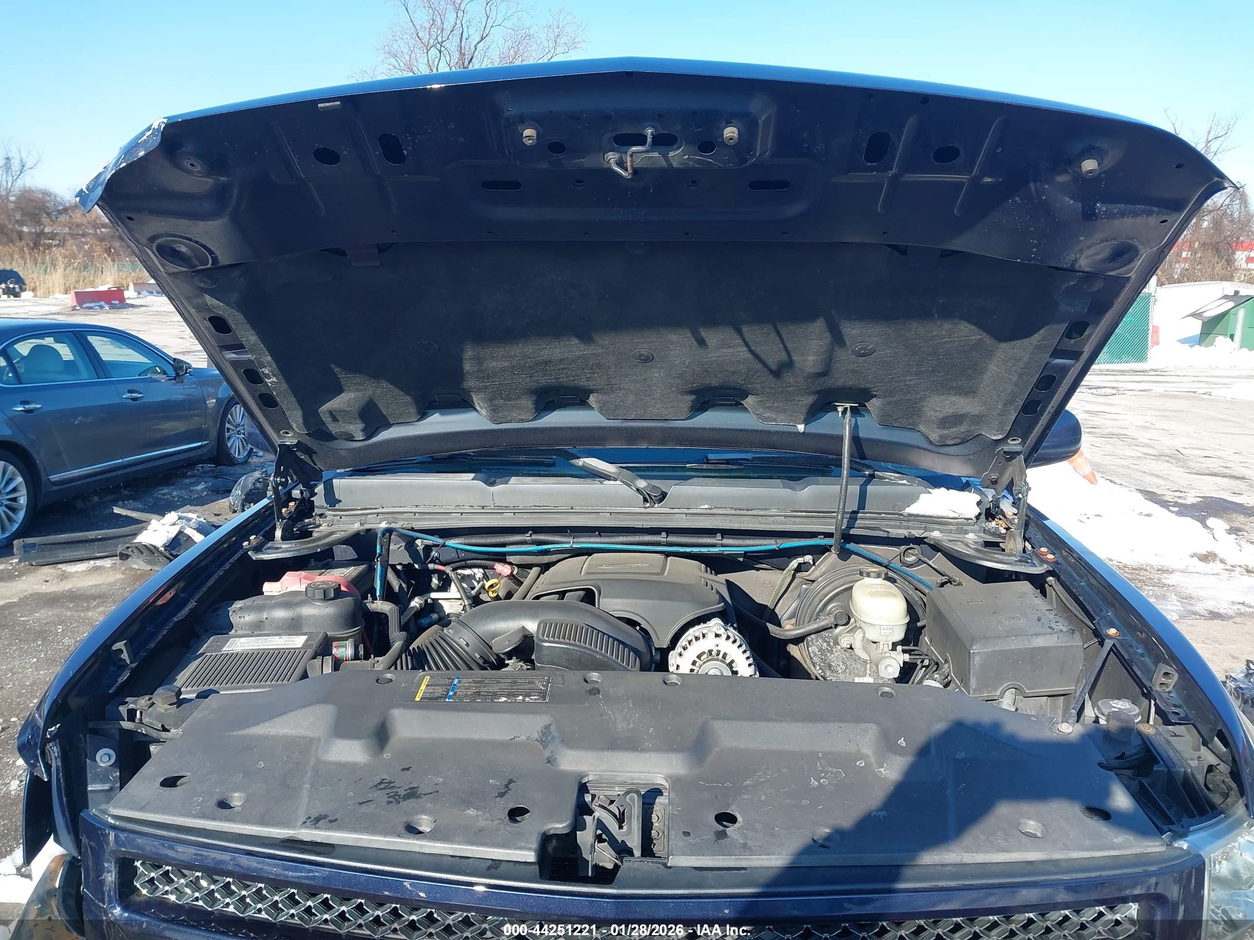 CHEVROLET SILVERADO image 10