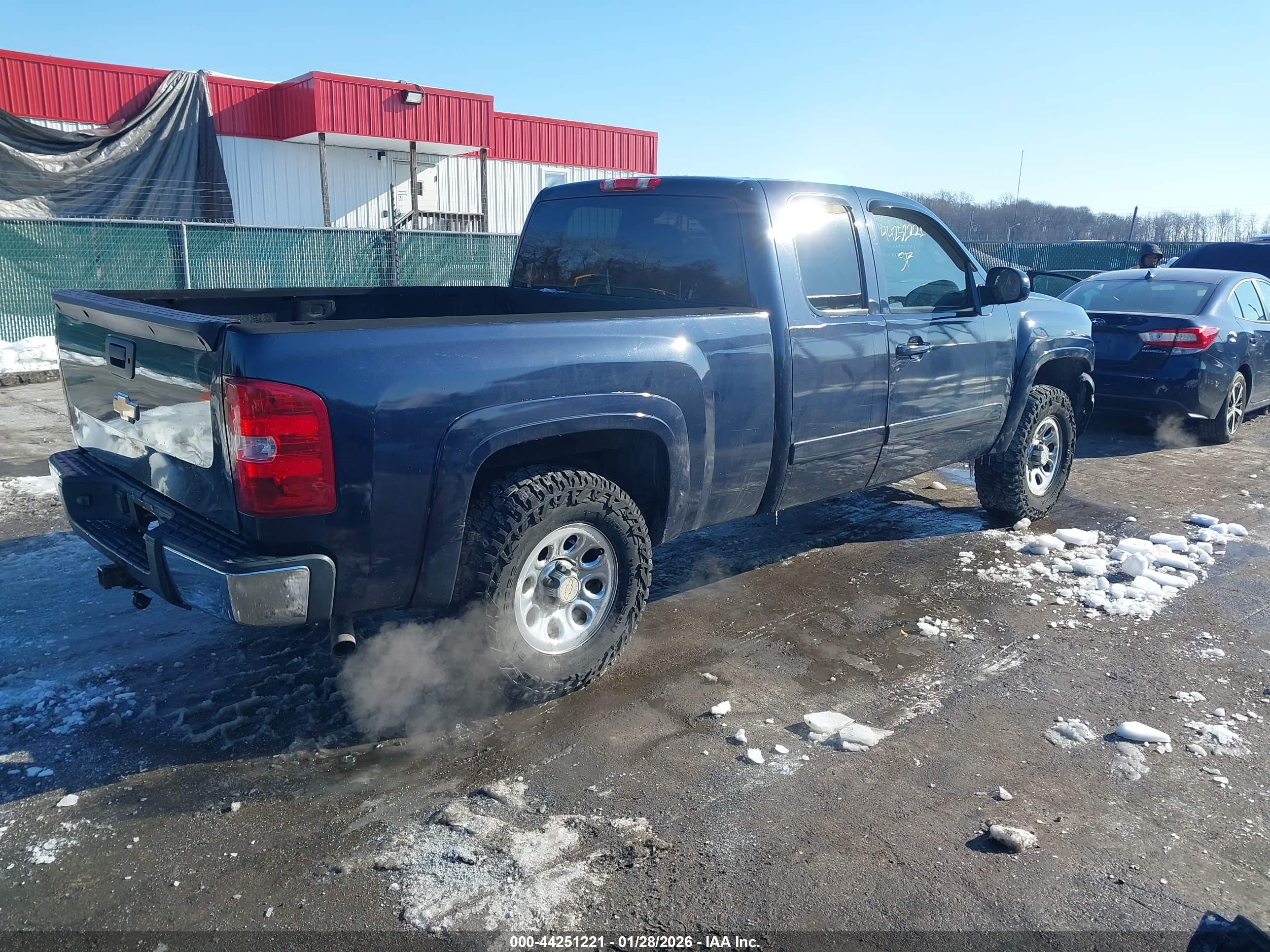 CHEVROLET SILVERADO image 4