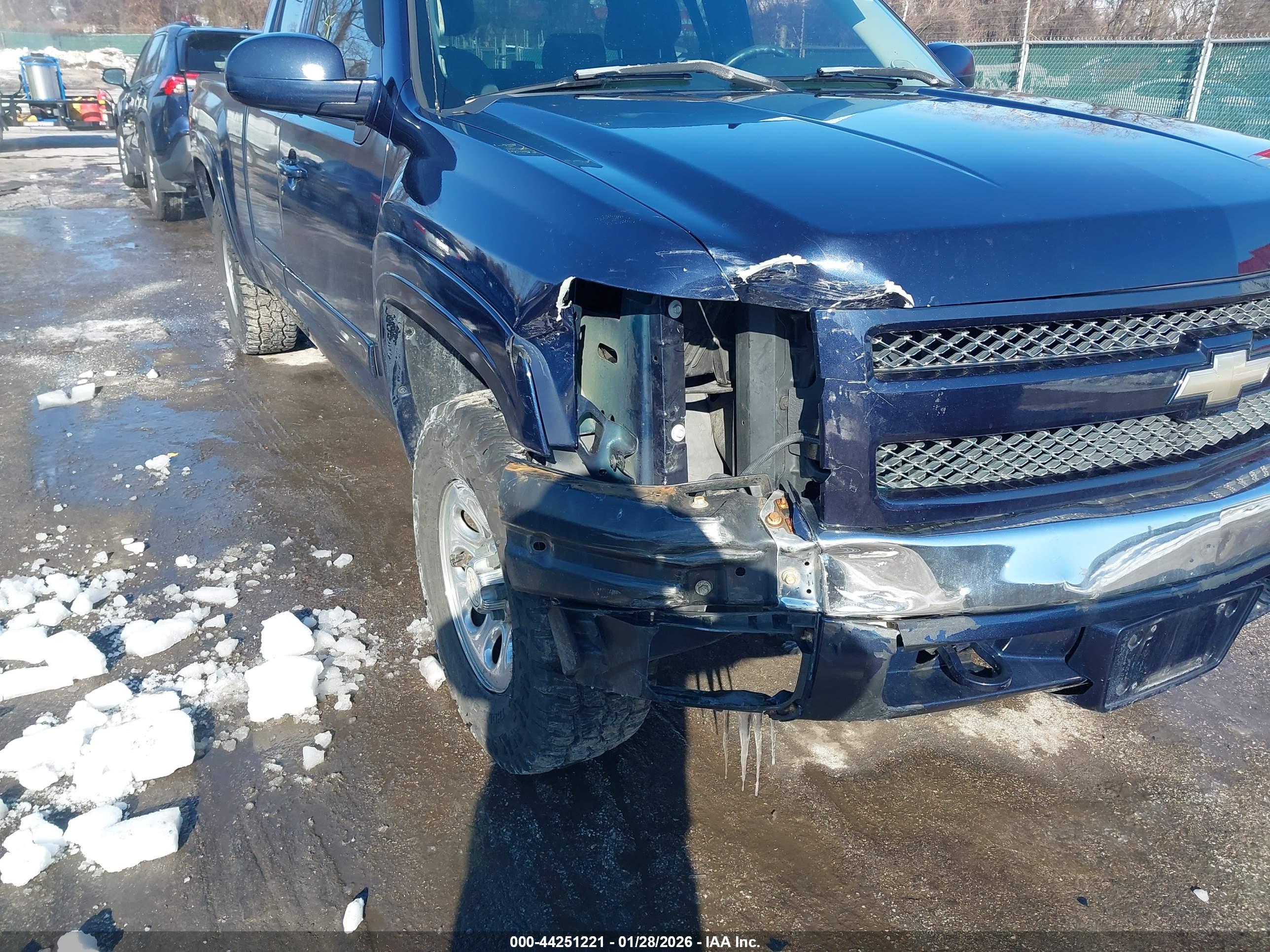 CHEVROLET SILVERADO image 6