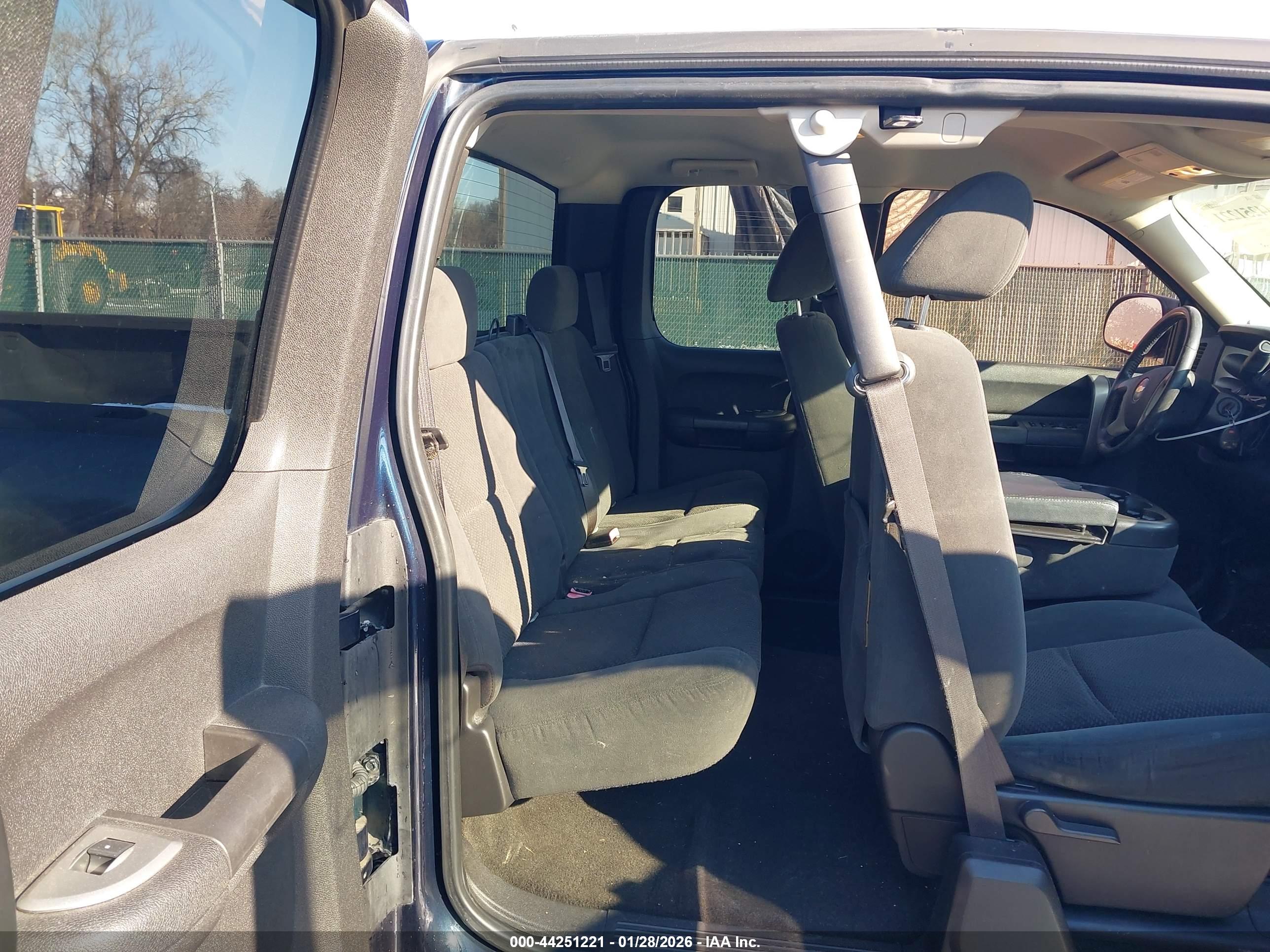 CHEVROLET SILVERADO image 8