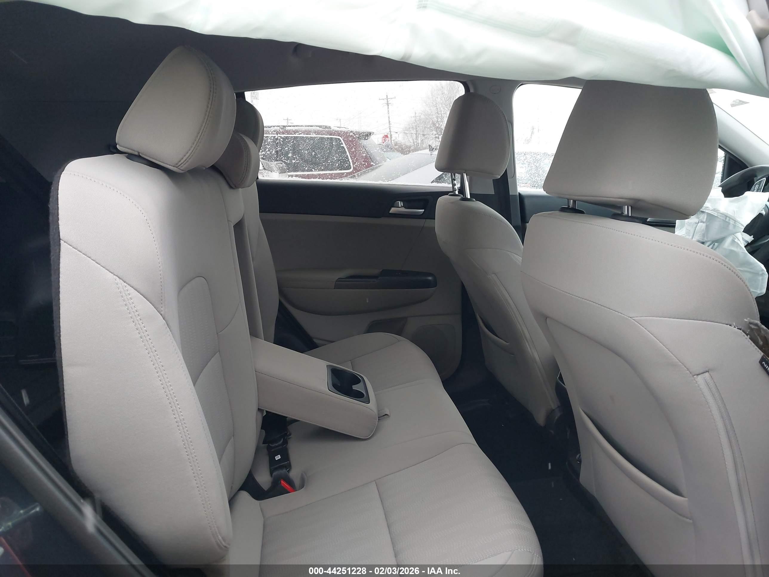 KIA SPORTAGE image 8