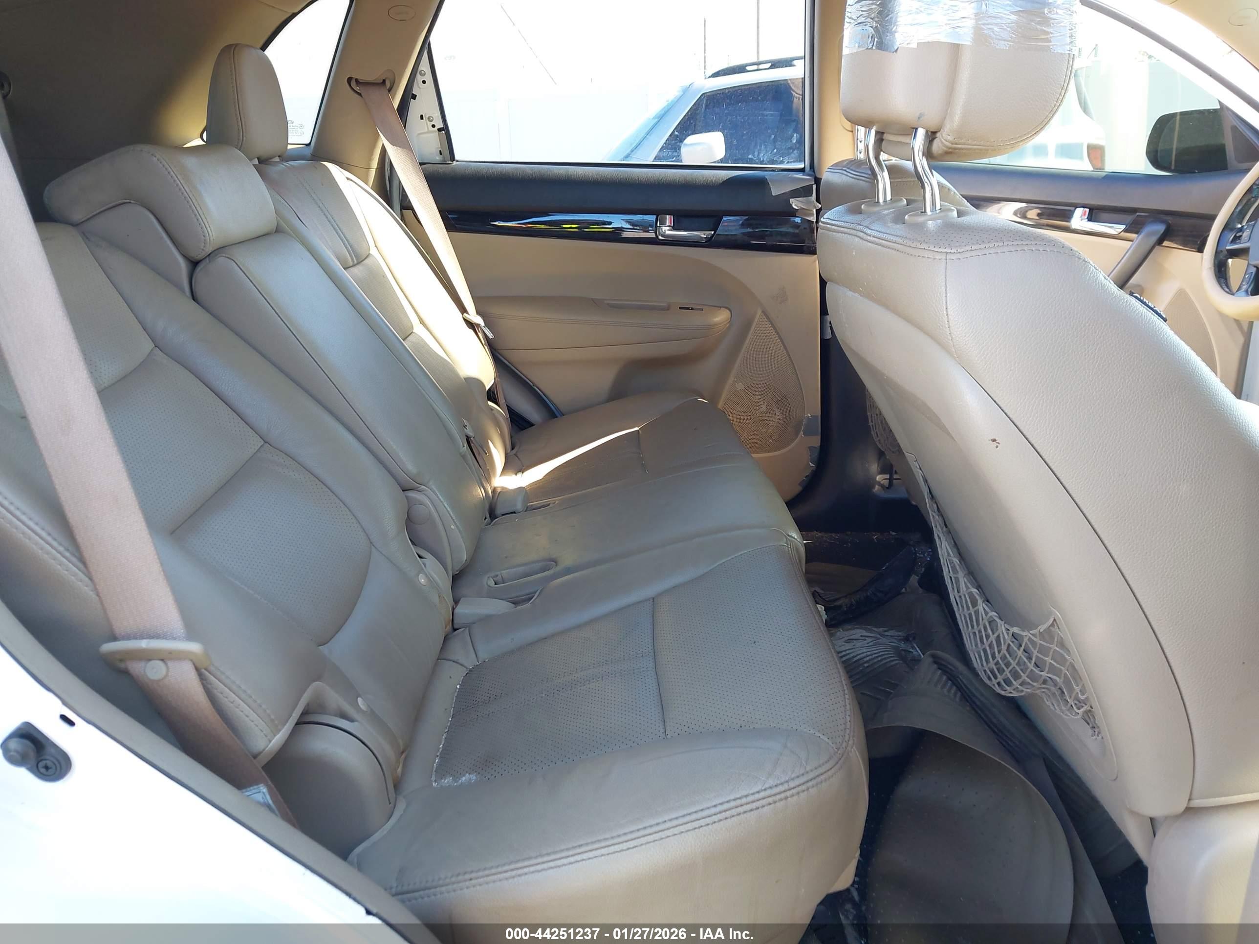 KIA SORENTO image 8