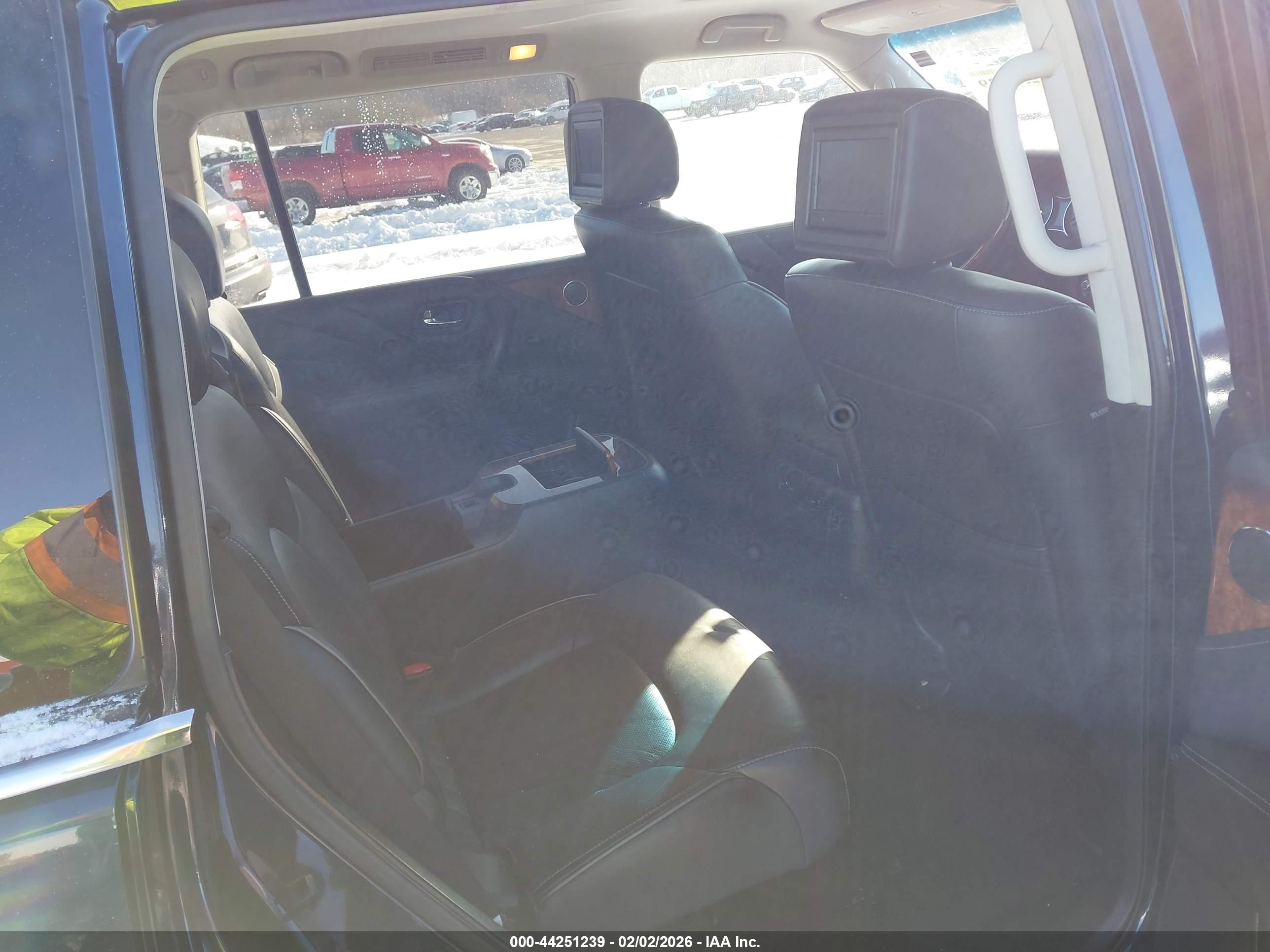 INFINITI QX80 image 8