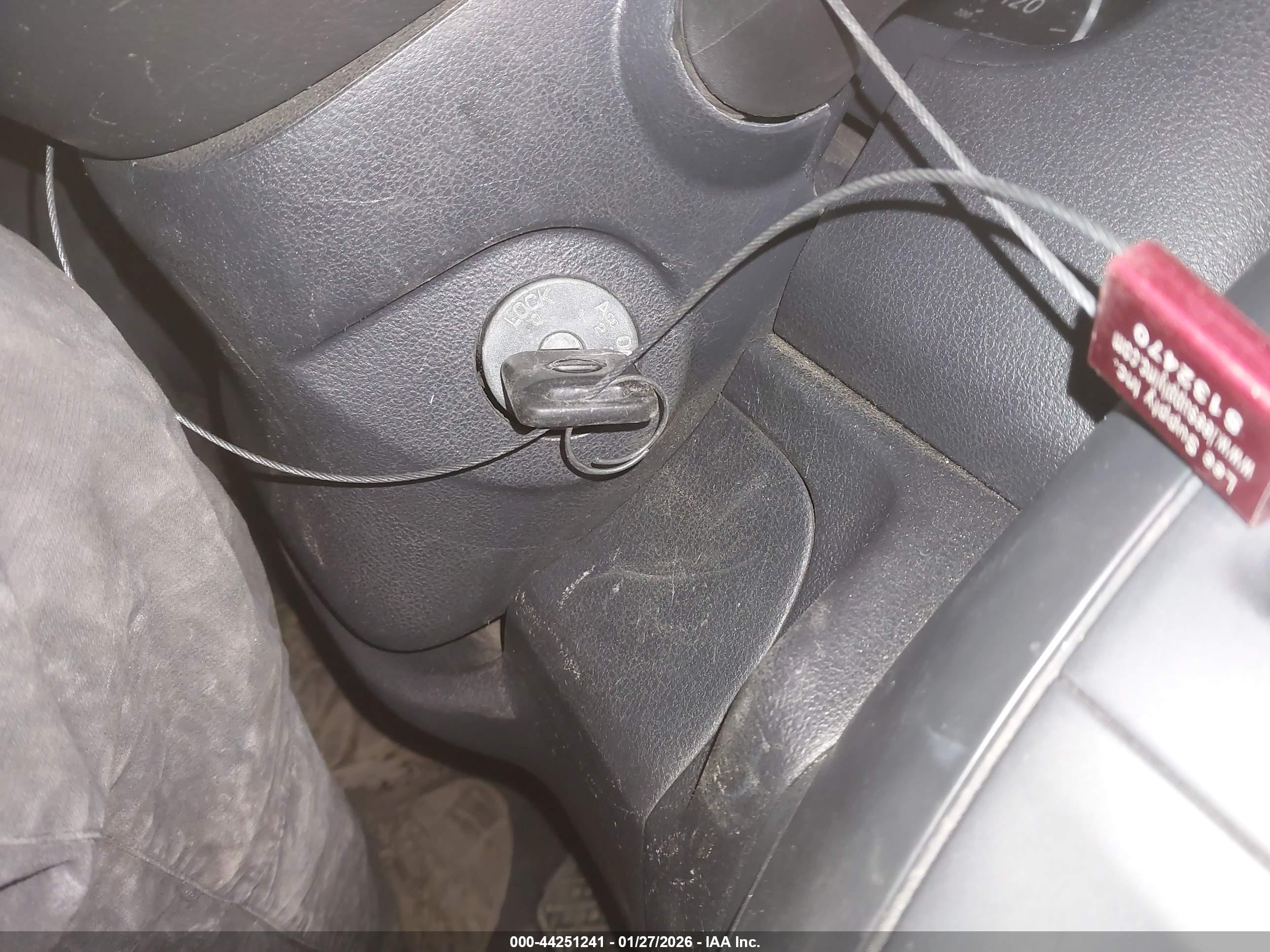 NISSAN VERSA image 11