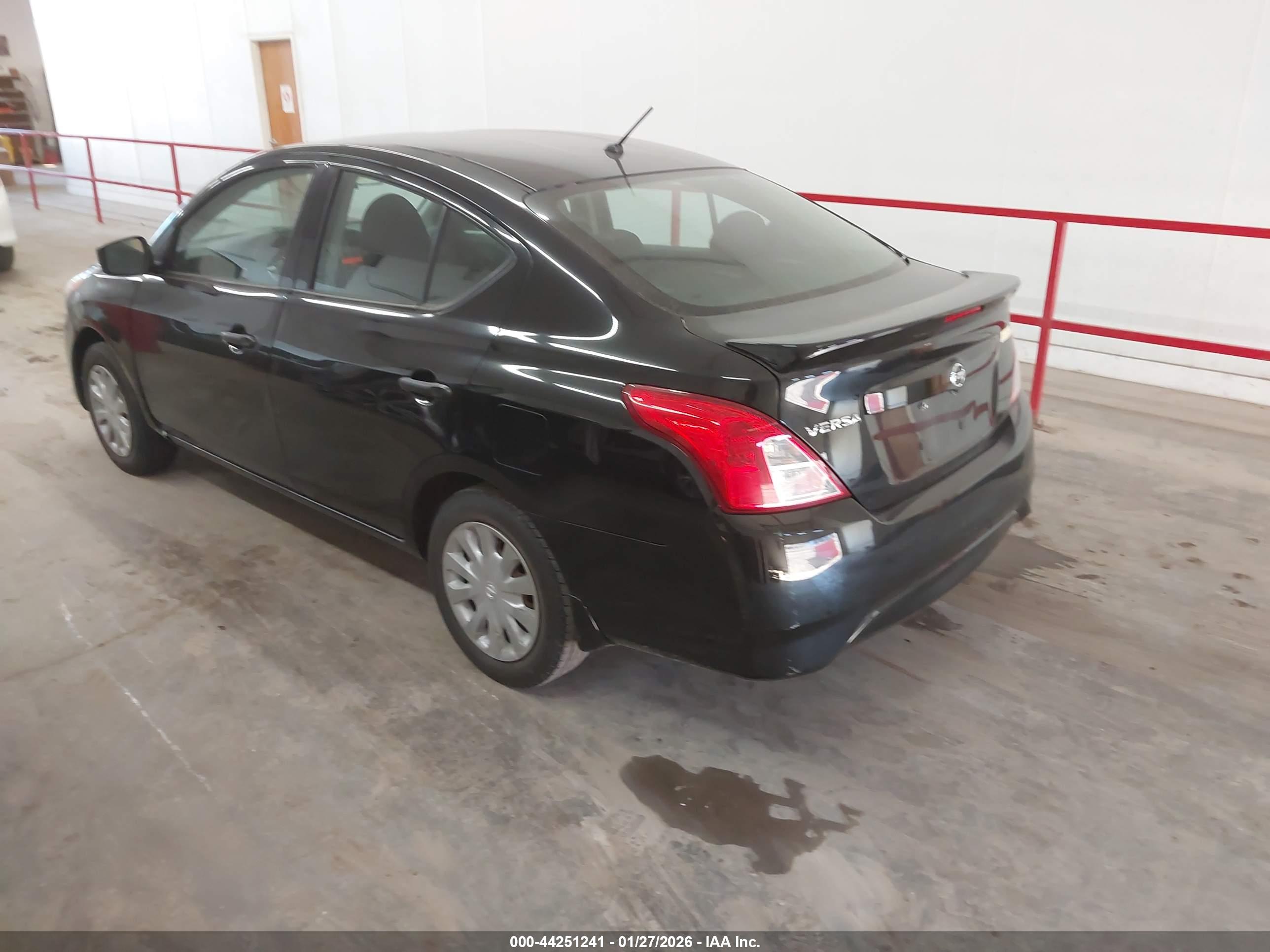 NISSAN VERSA image 3