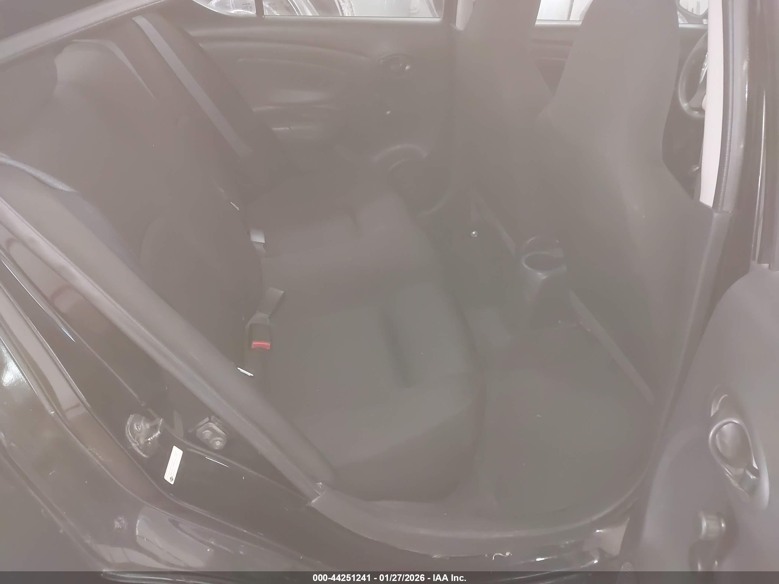 NISSAN VERSA image 8