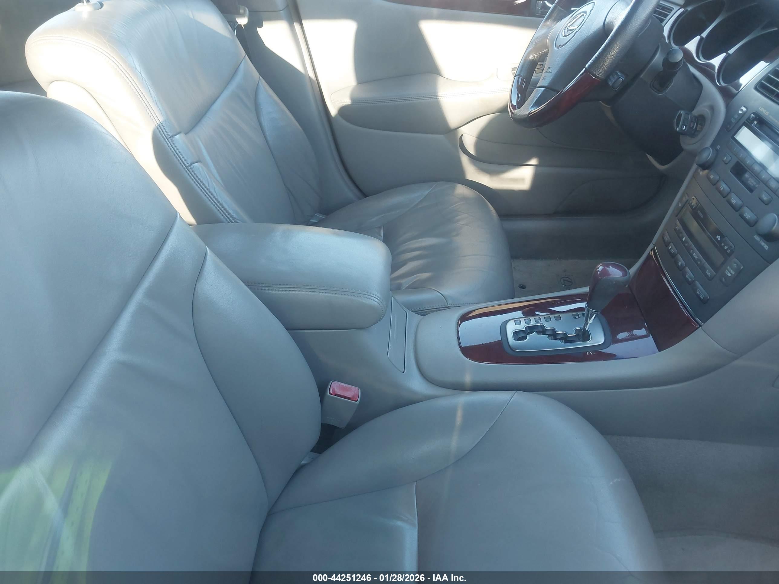 LEXUS ES image 5