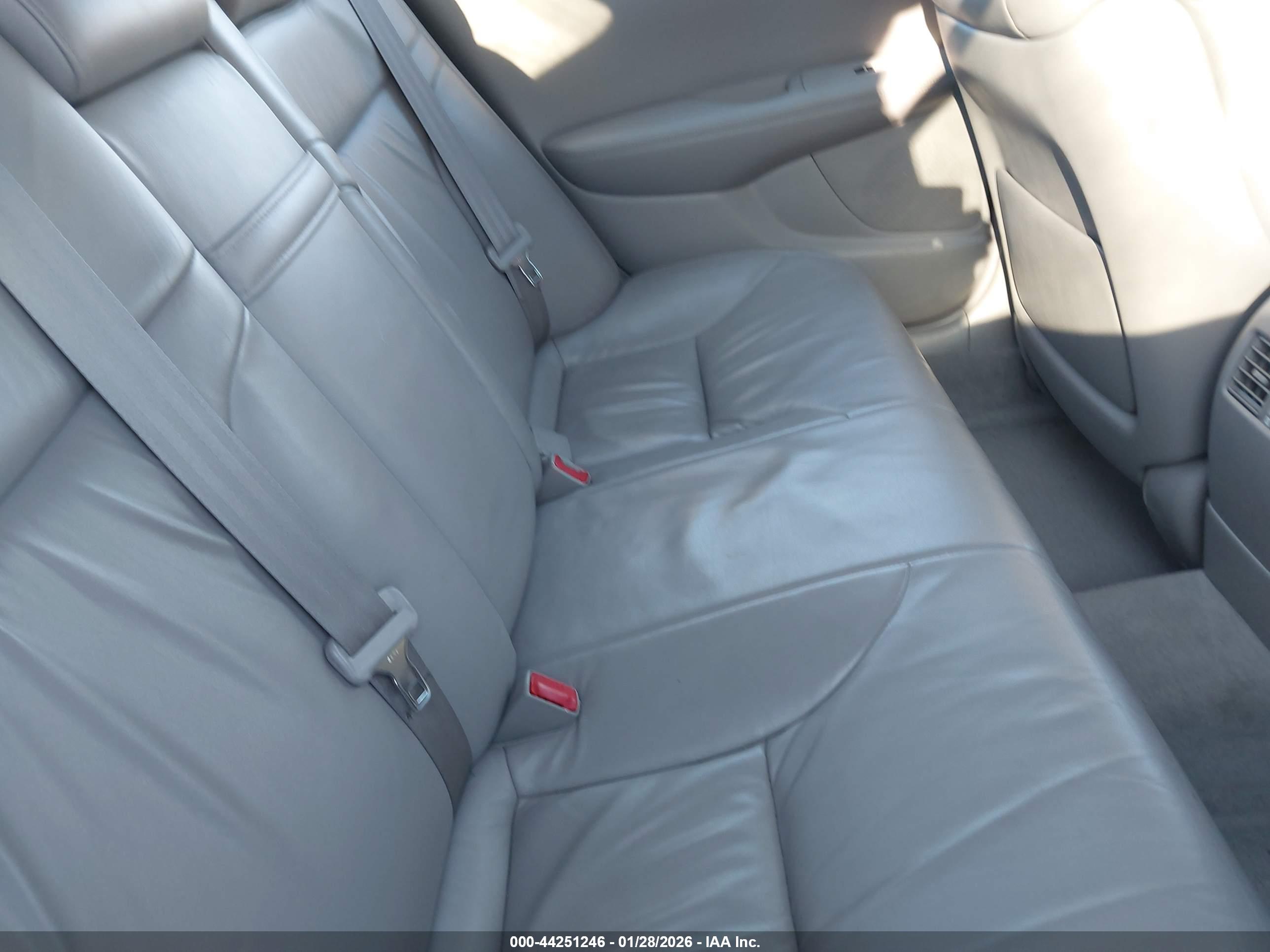 LEXUS ES image 8
