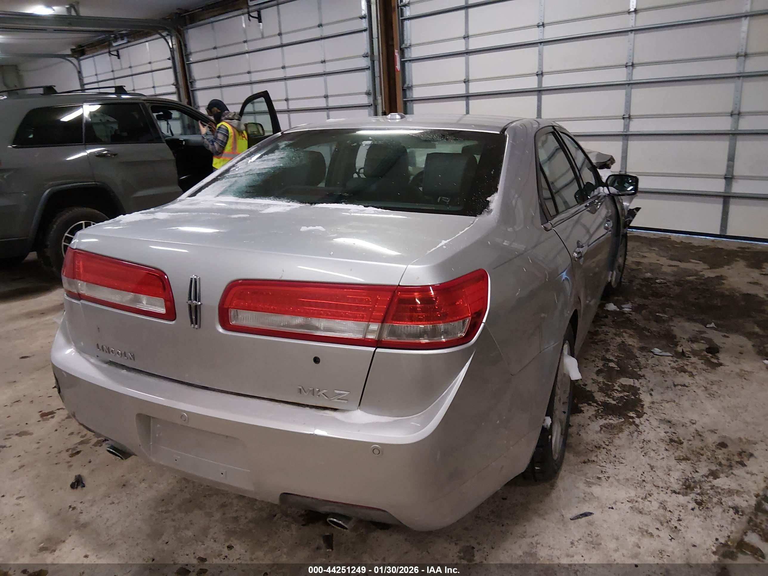 LINCOLN MKZ image 4