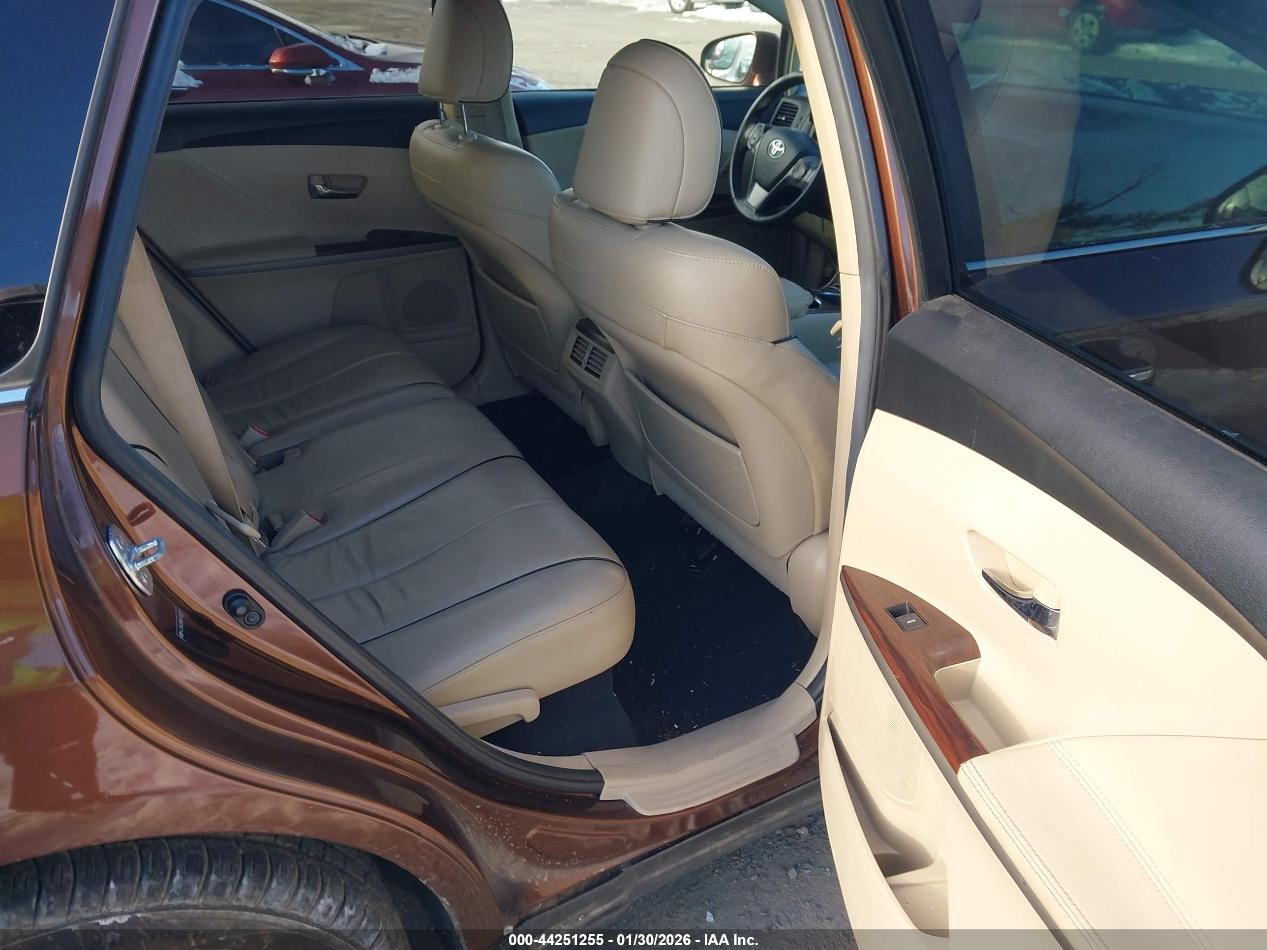 TOYOTA VENZA image 8