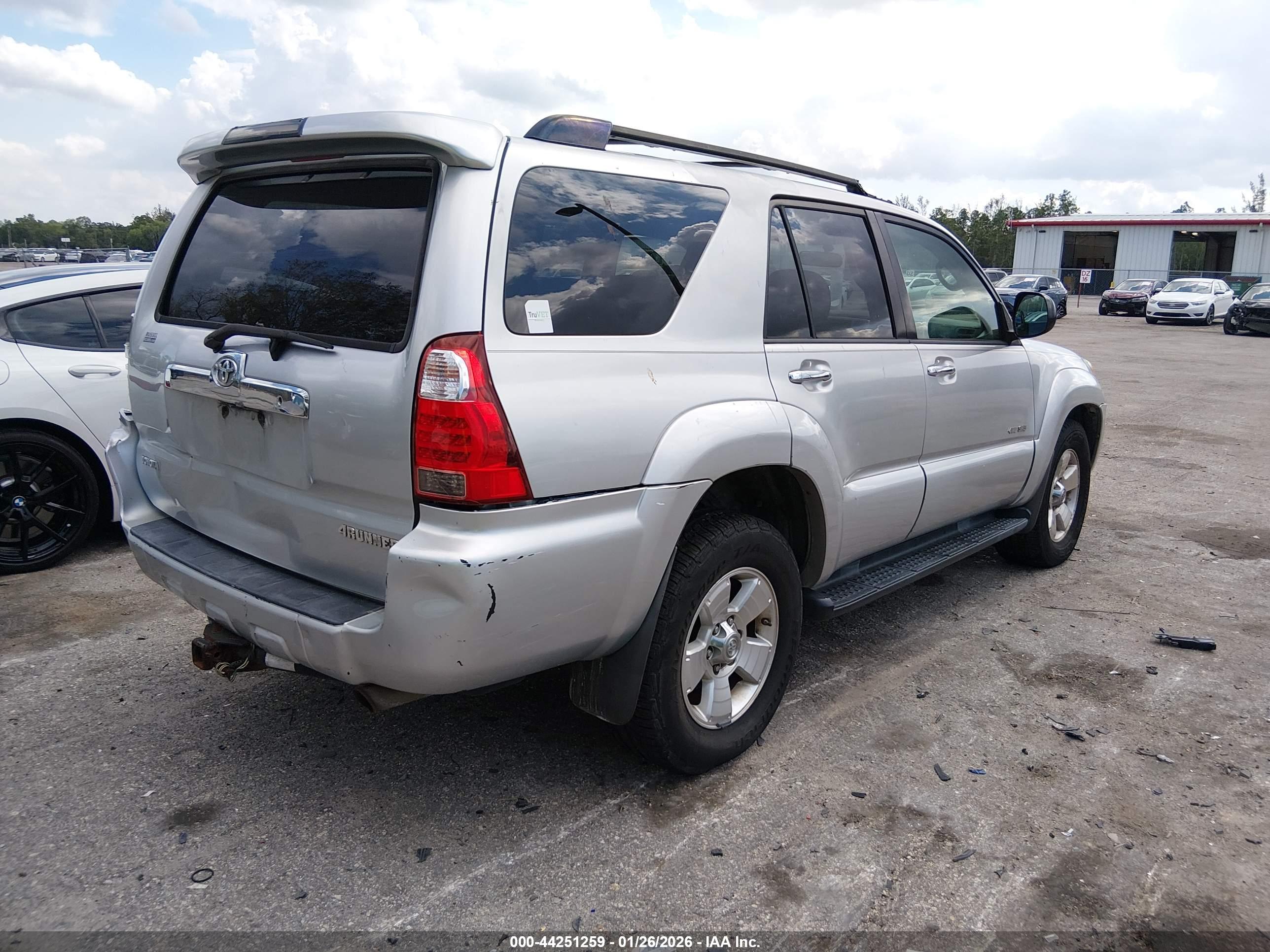 TOYOTA 4RUNNER image 4