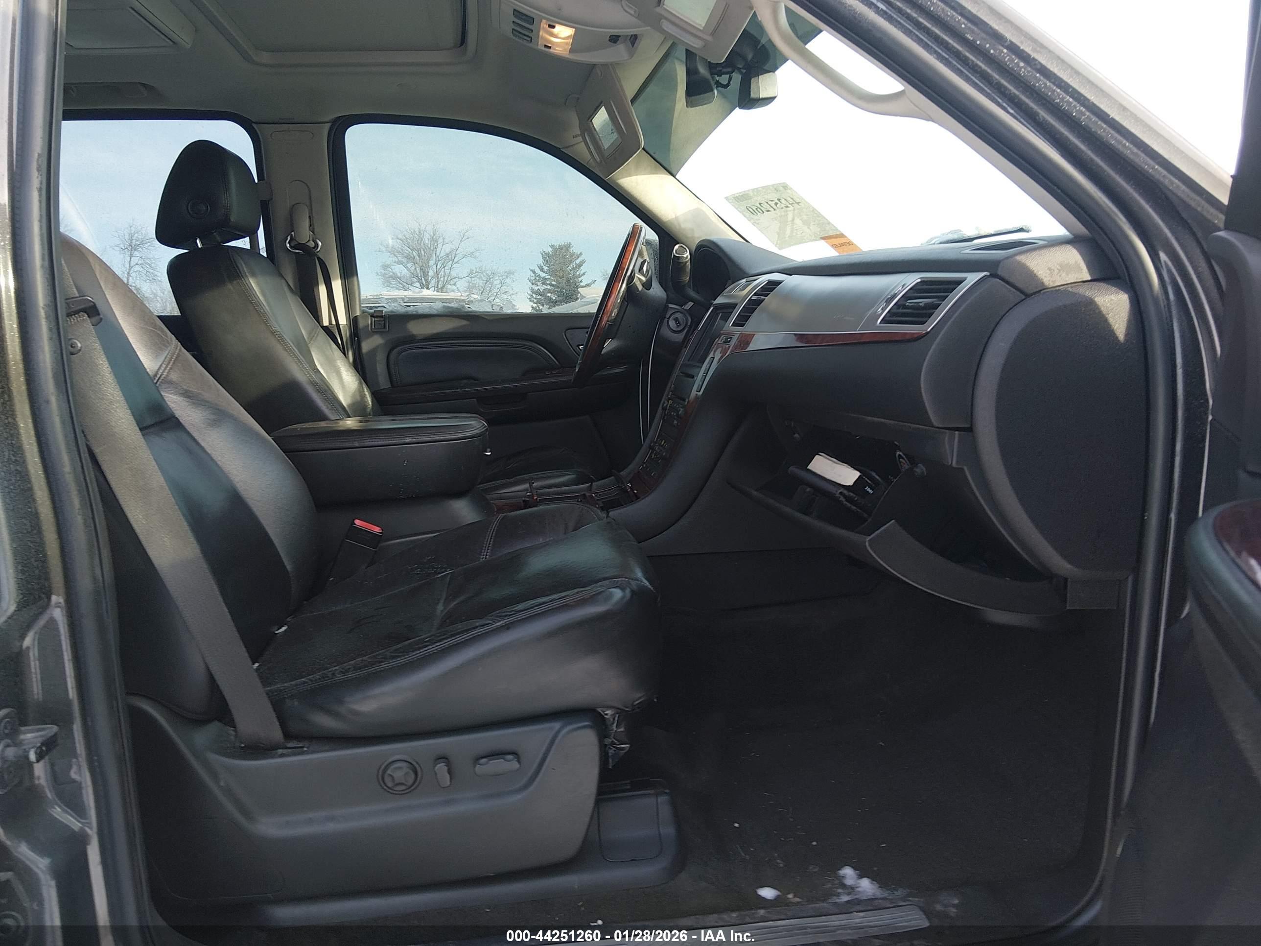 CADILLAC ESCALADE image 5