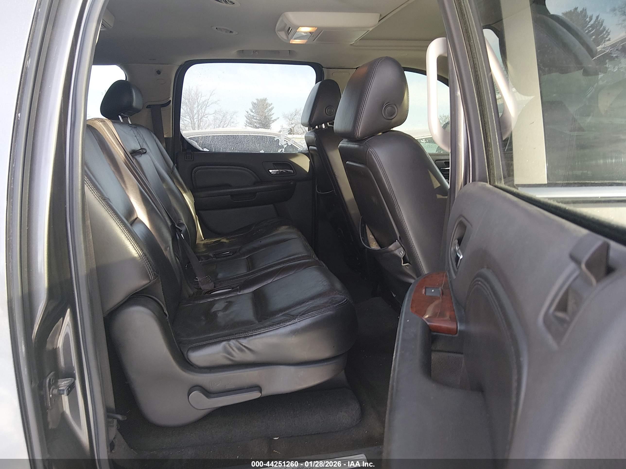 CADILLAC ESCALADE image 8