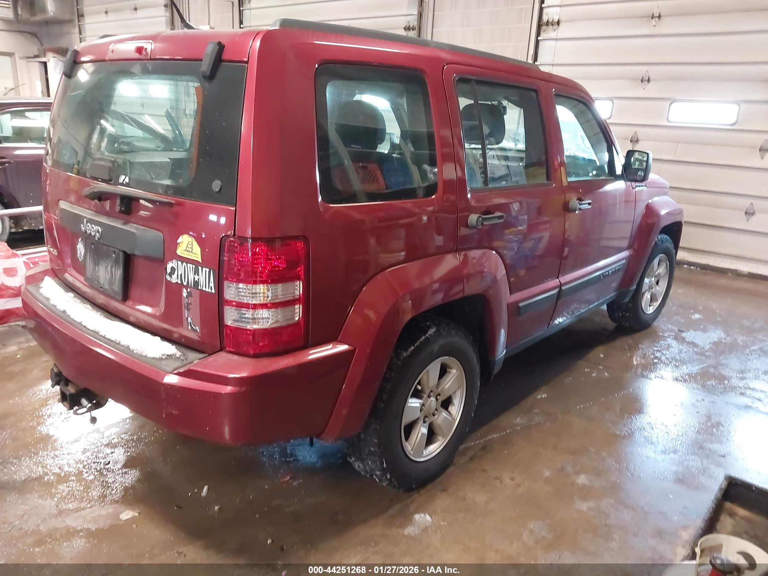 JEEP LIBERTY image 4