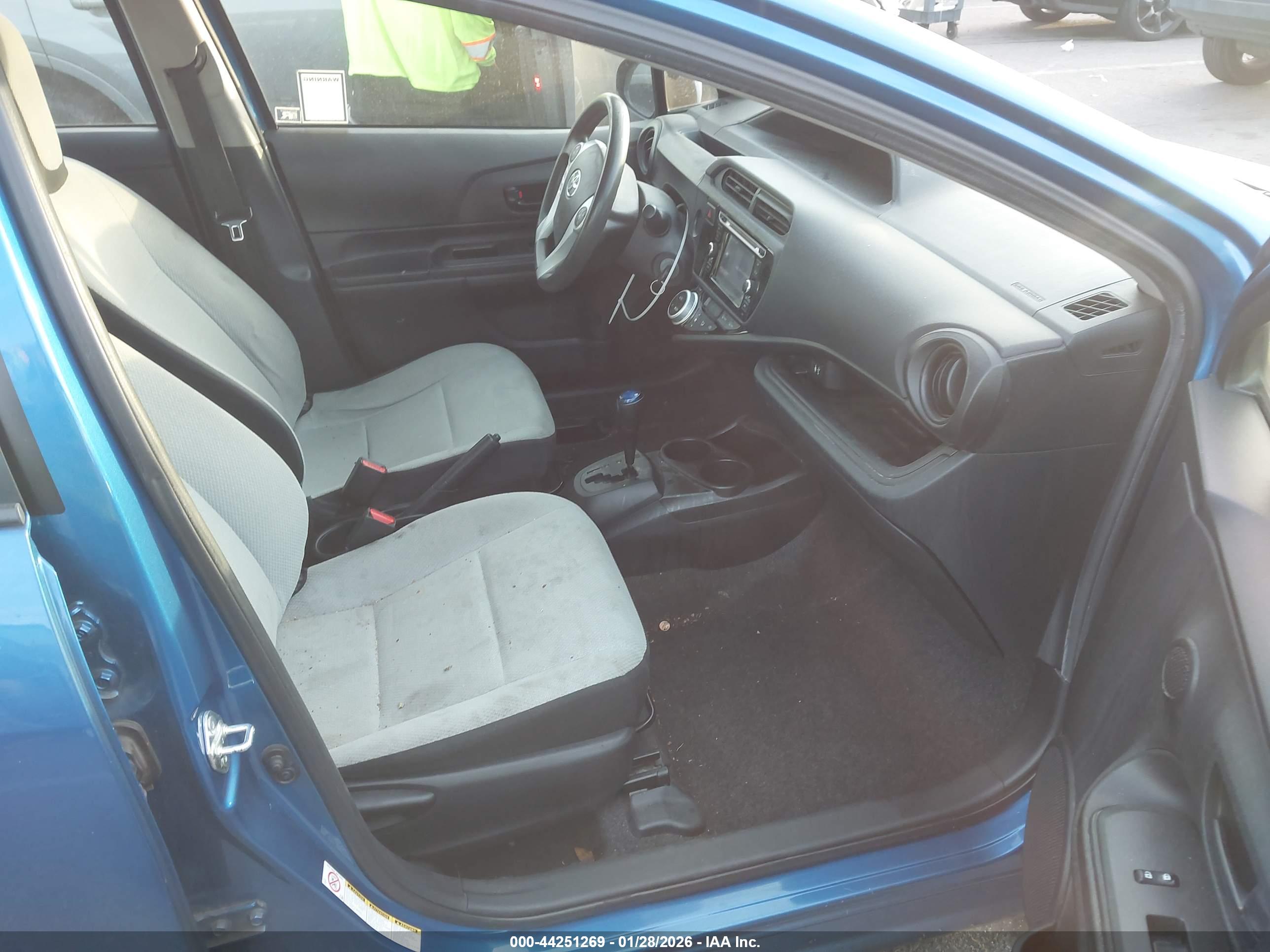 TOYOTA PRIUS image 5