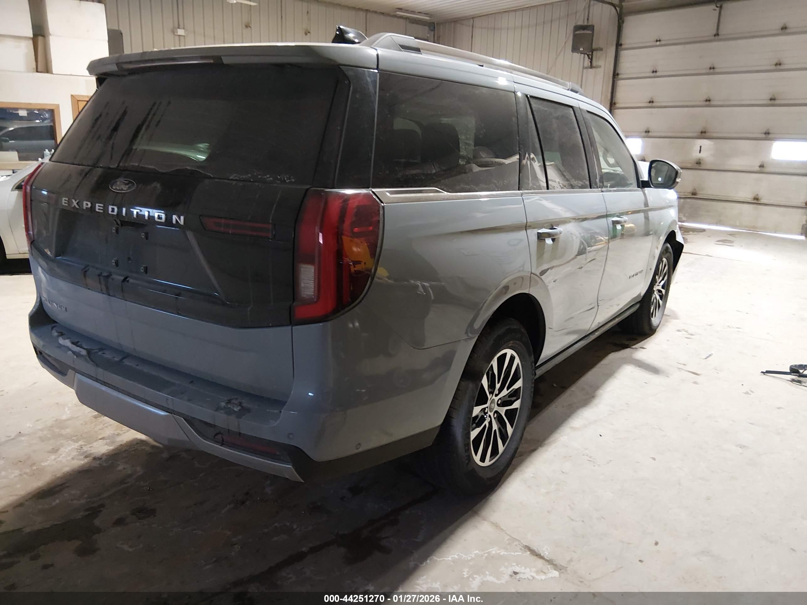 FORD EXPEDITION image 4