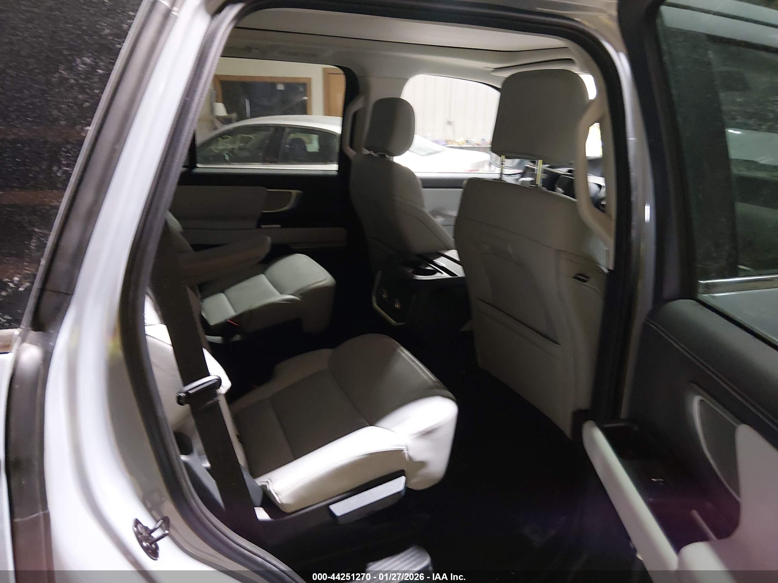 FORD EXPEDITION image 8