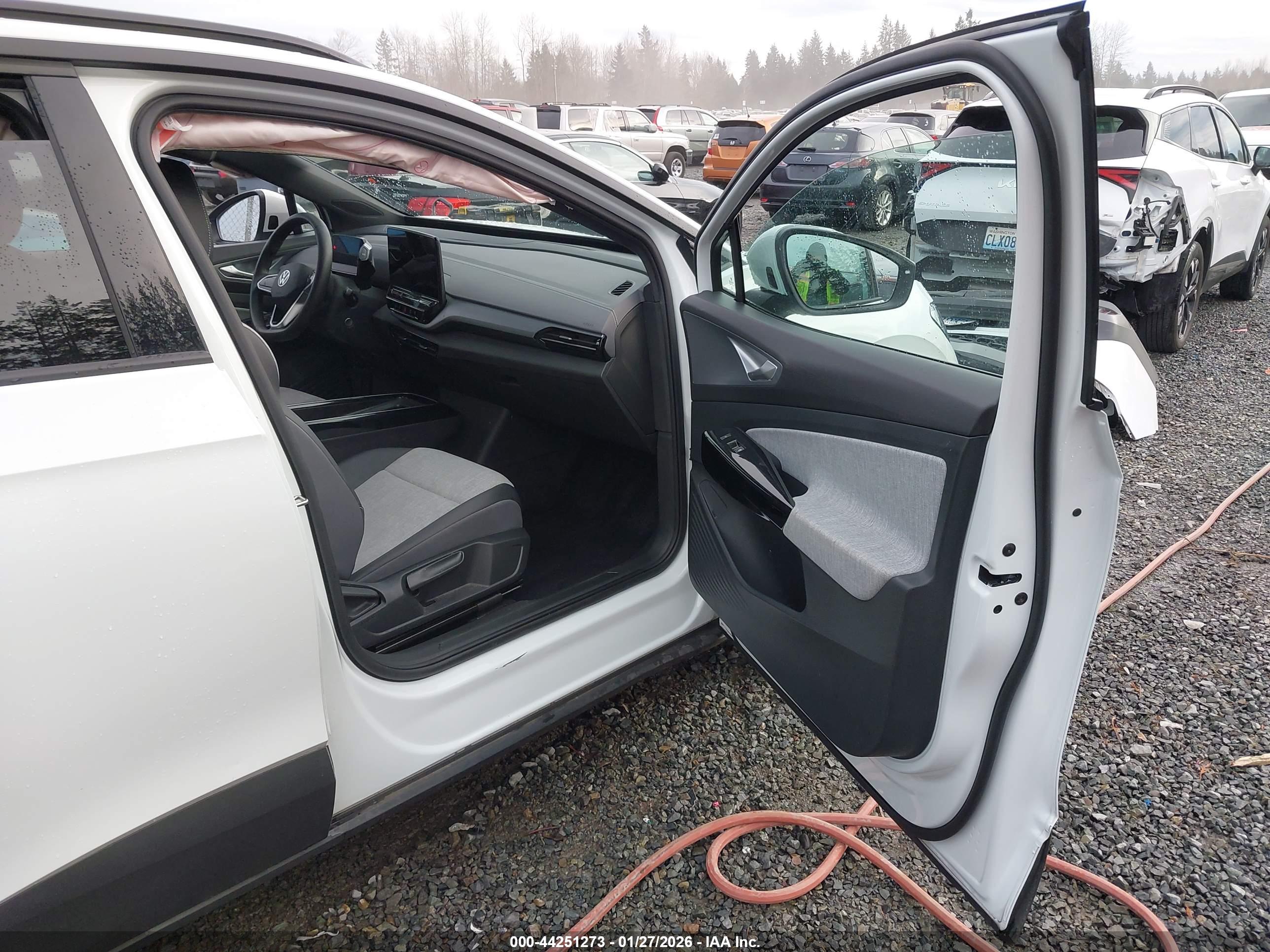 VOLKSWAGEN ID.4 image 5
