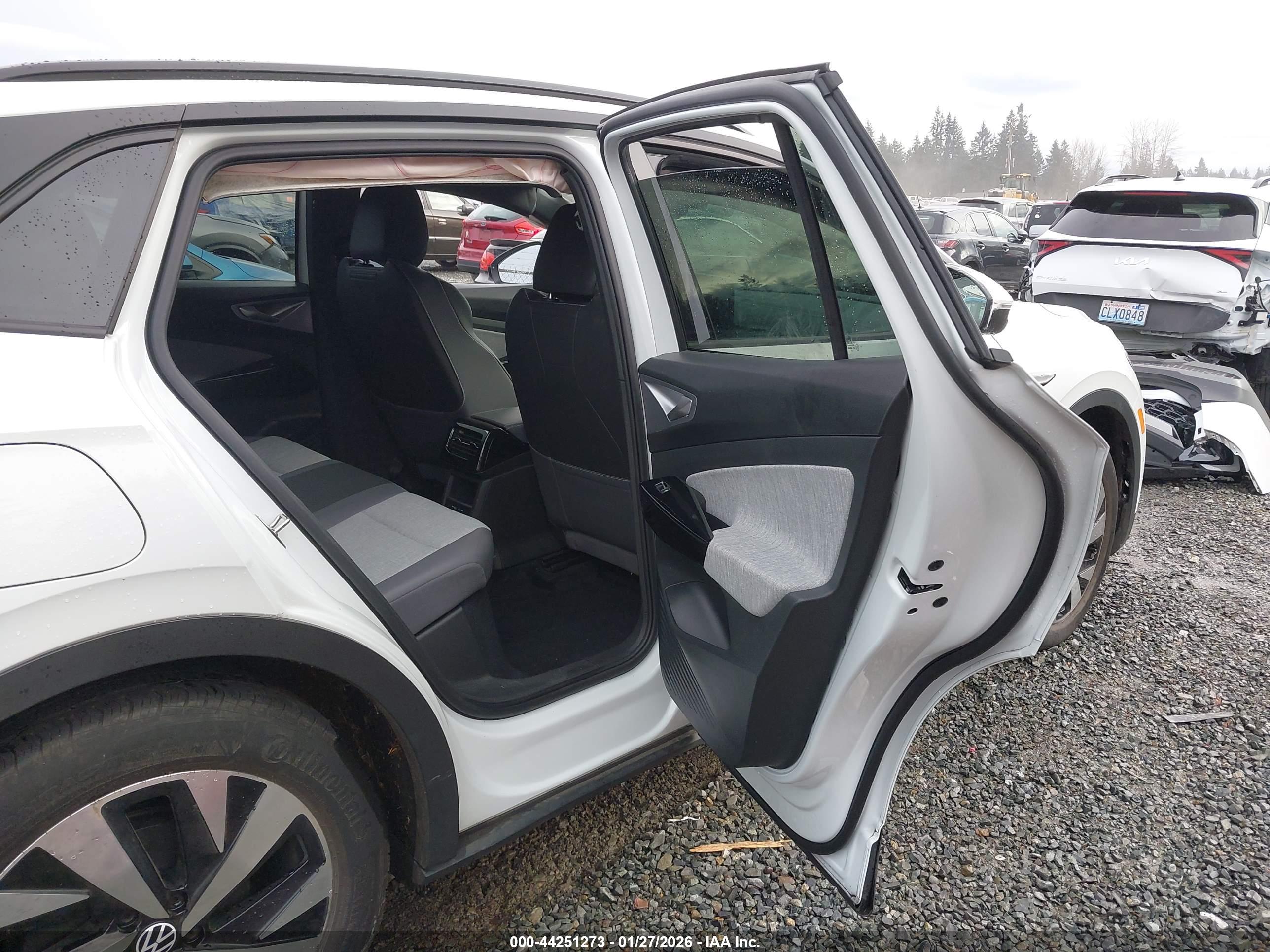 VOLKSWAGEN ID.4 image 8