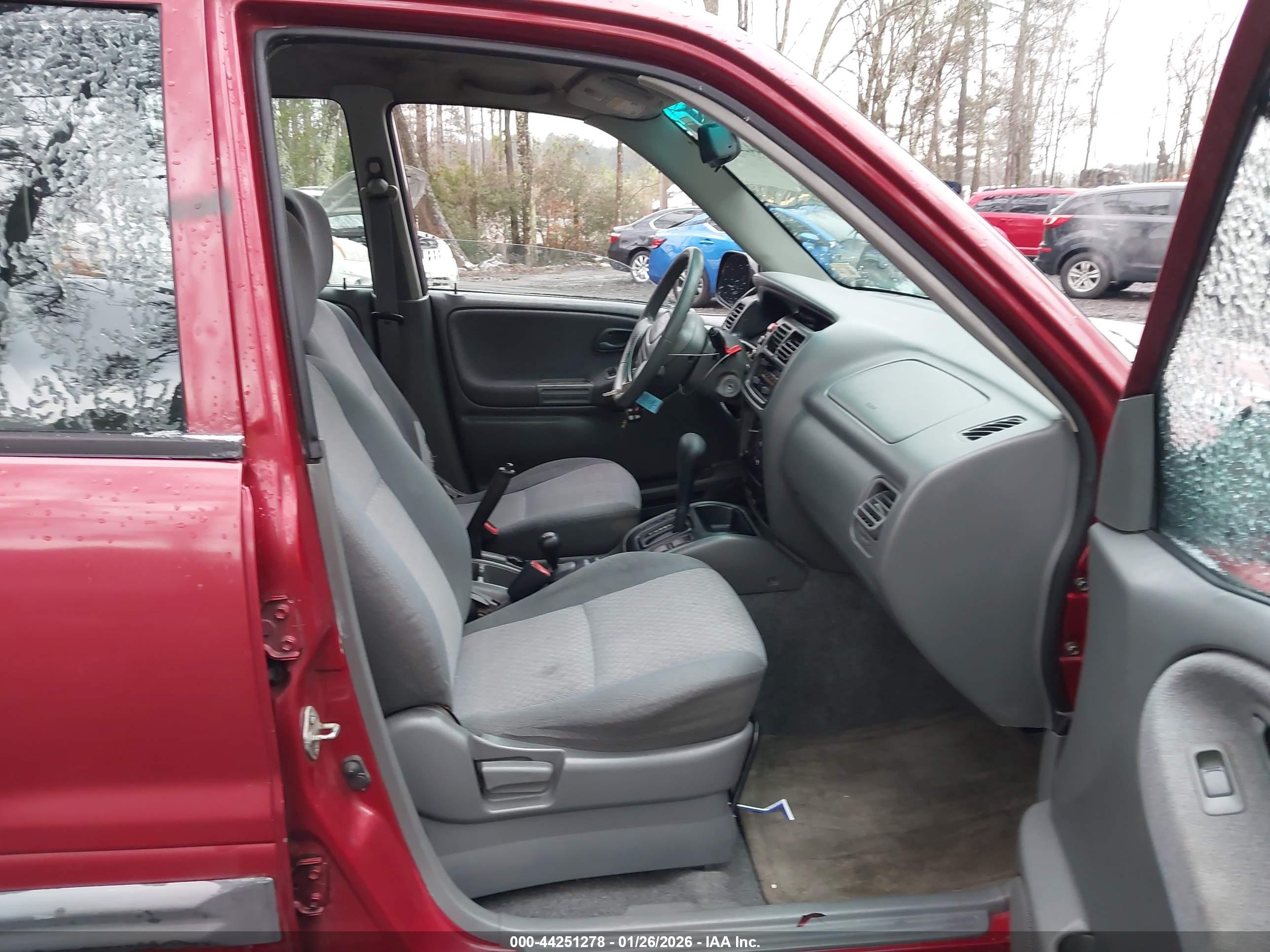 CHEVROLET TRACKER image 5