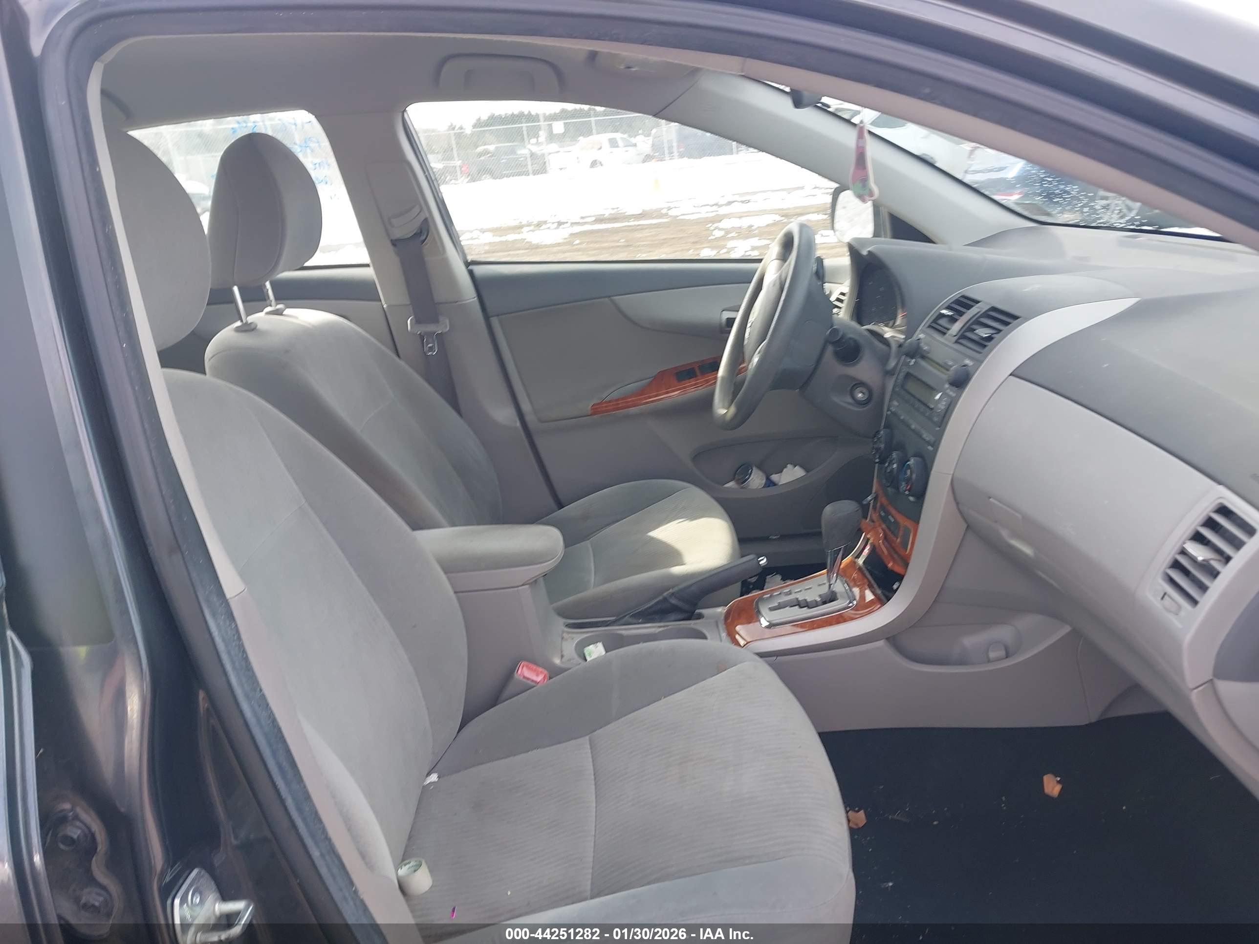 TOYOTA COROLLA image 5