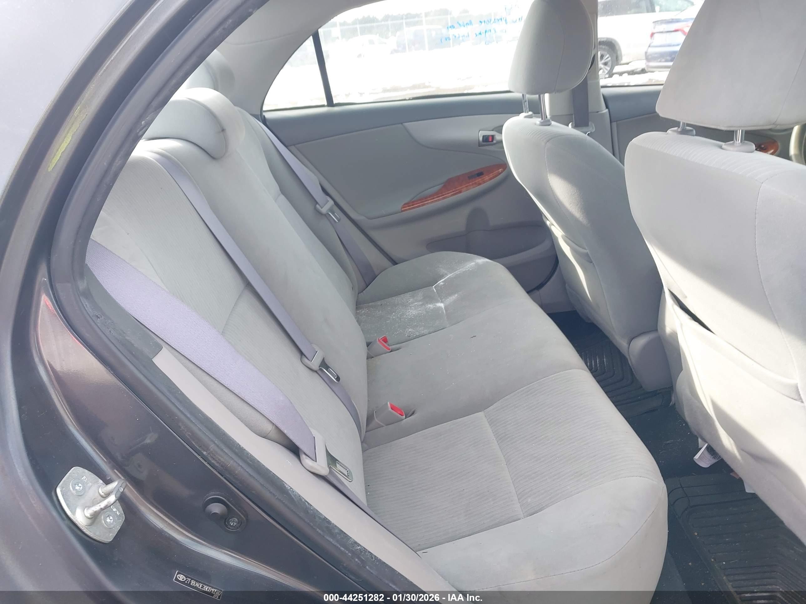 TOYOTA COROLLA image 8