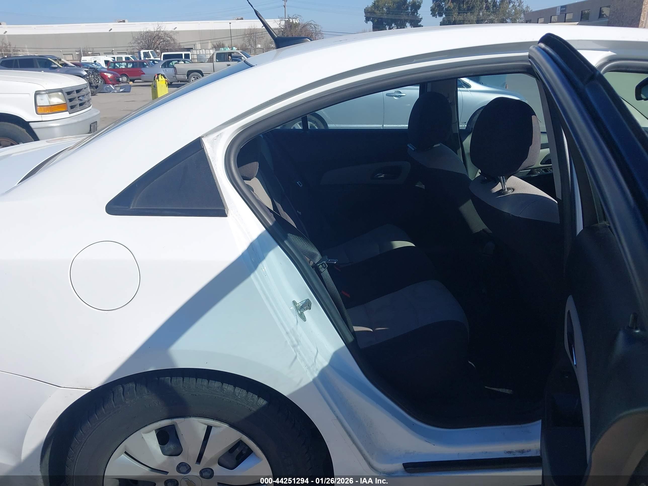 CHEVROLET CRUZE image 8