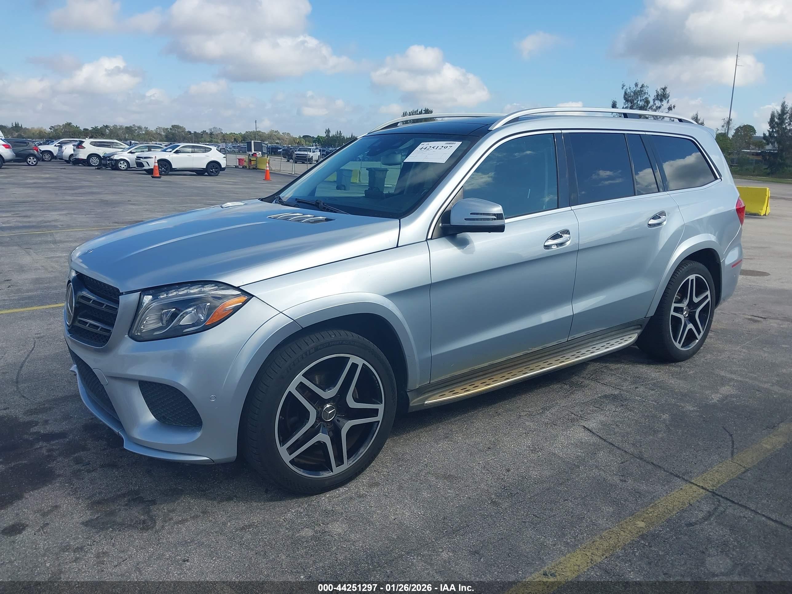 MERCEDES-BENZ GLS image 2