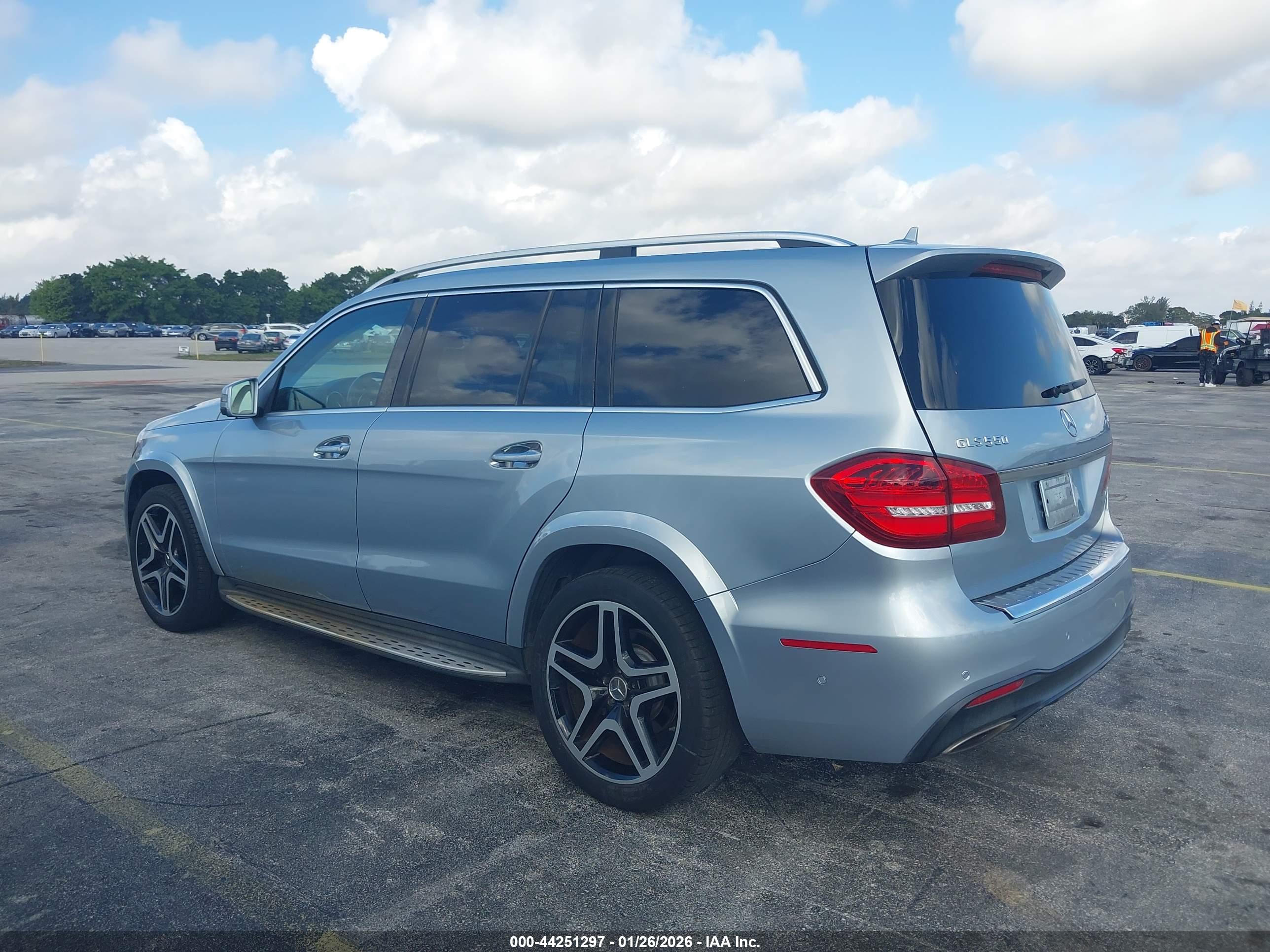 MERCEDES-BENZ GLS image 3