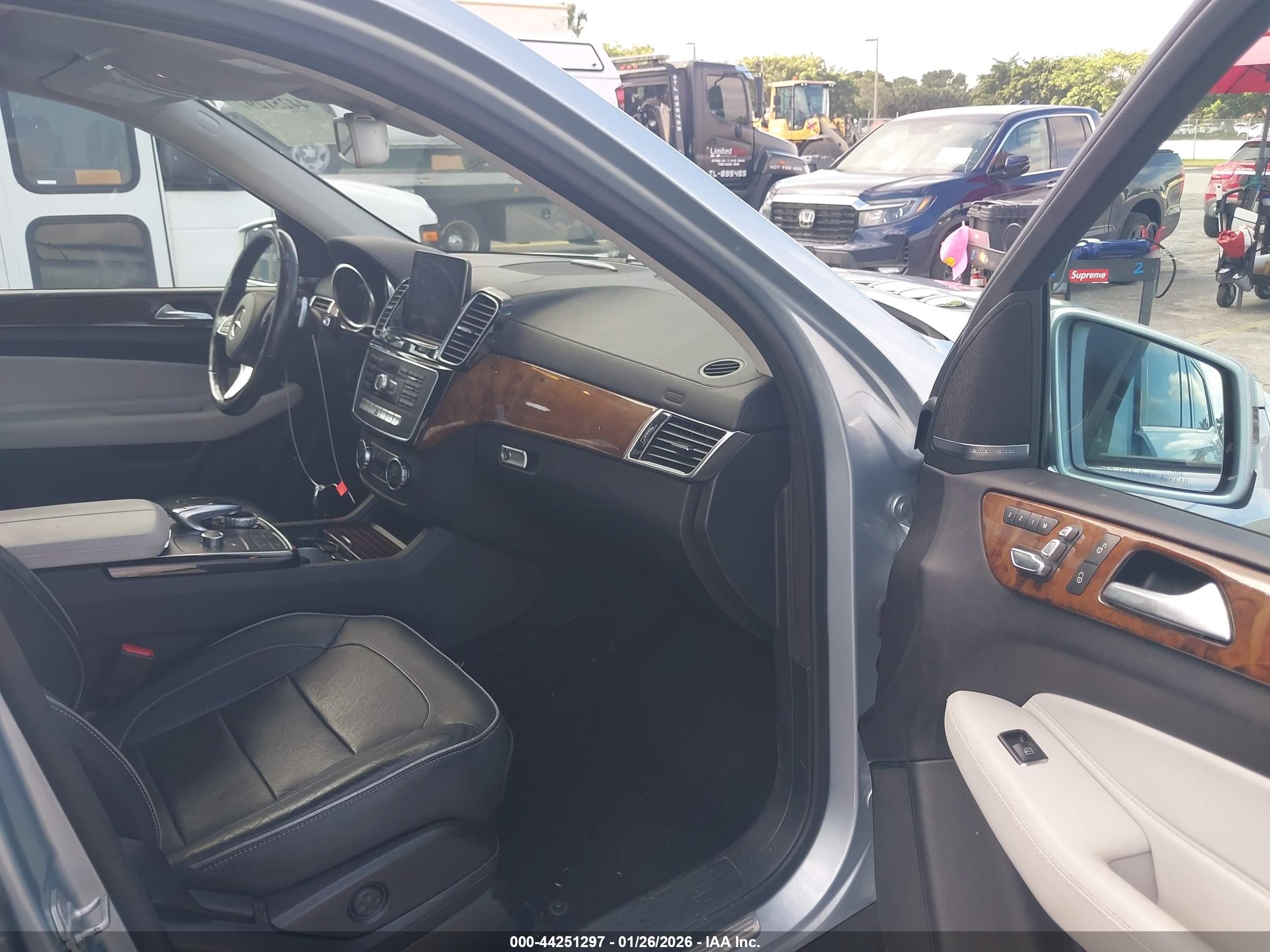 MERCEDES-BENZ GLS image 5