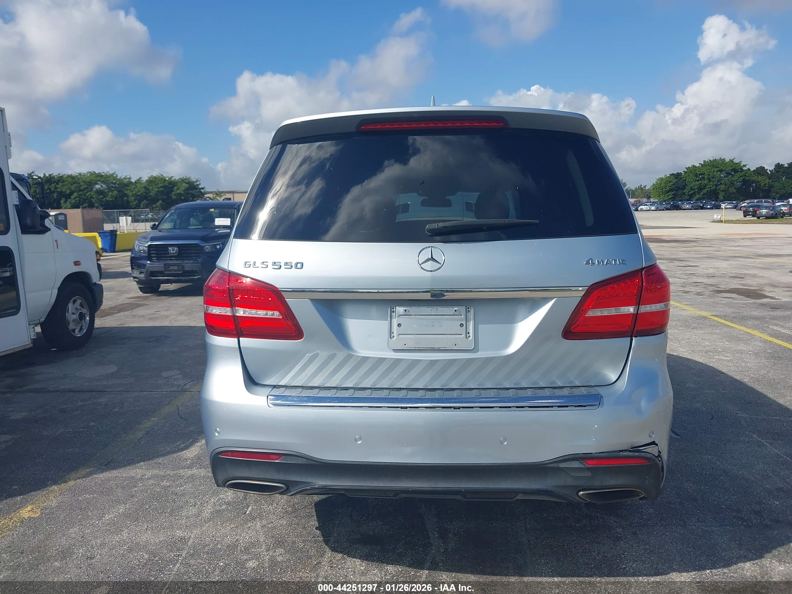 MERCEDES-BENZ GLS image 6