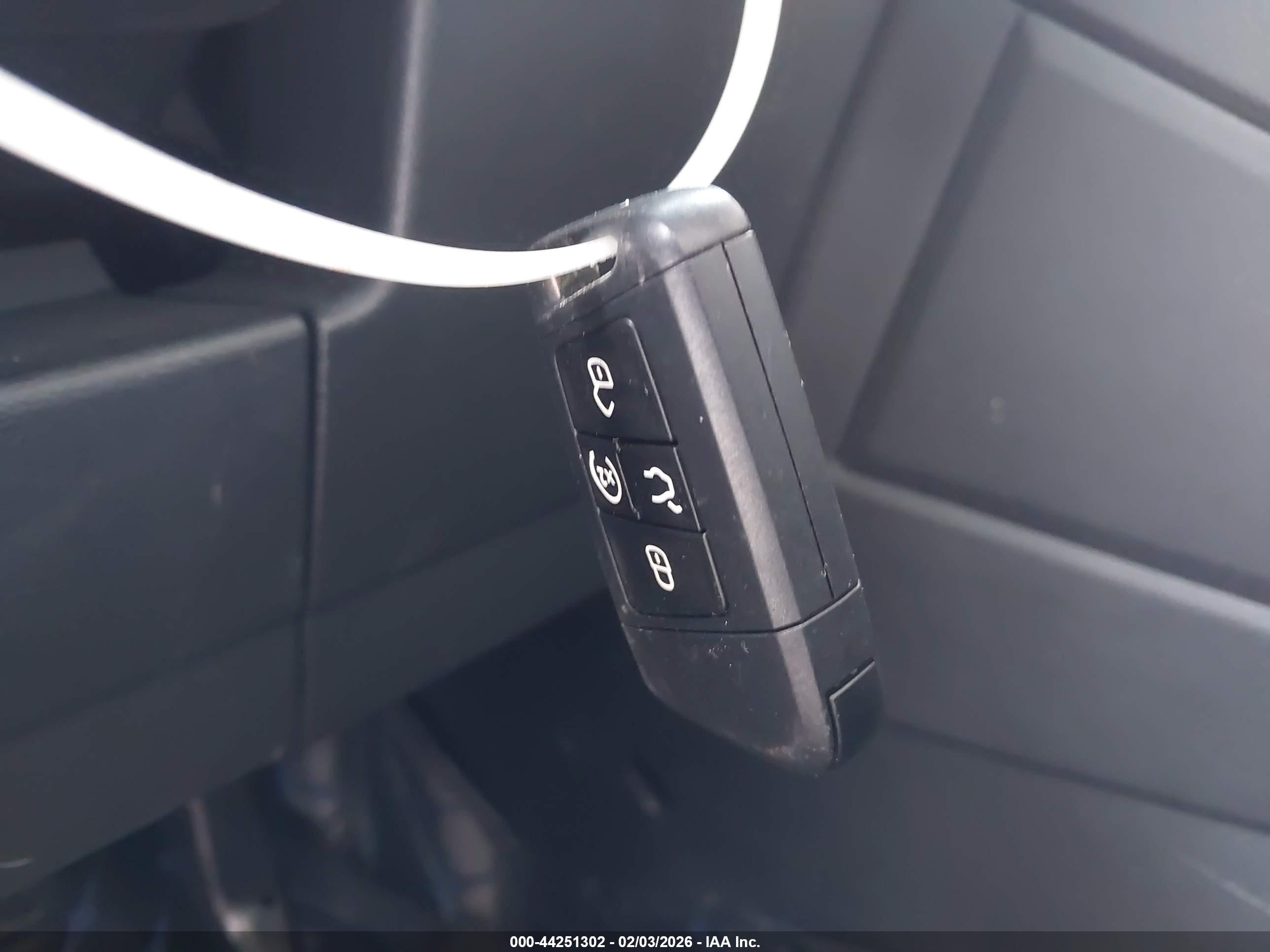 VOLKSWAGEN TAOS image 11