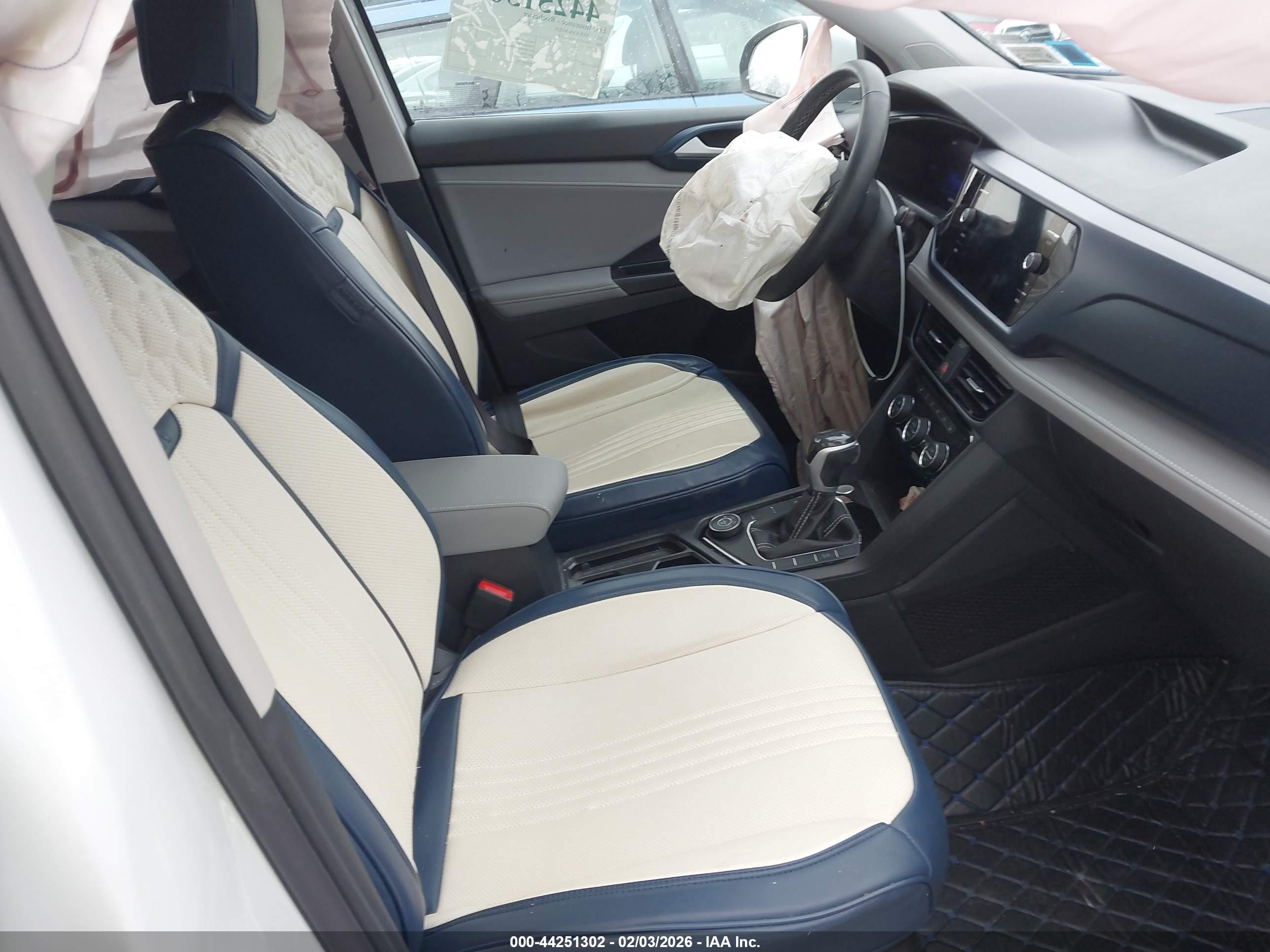 VOLKSWAGEN TAOS image 5
