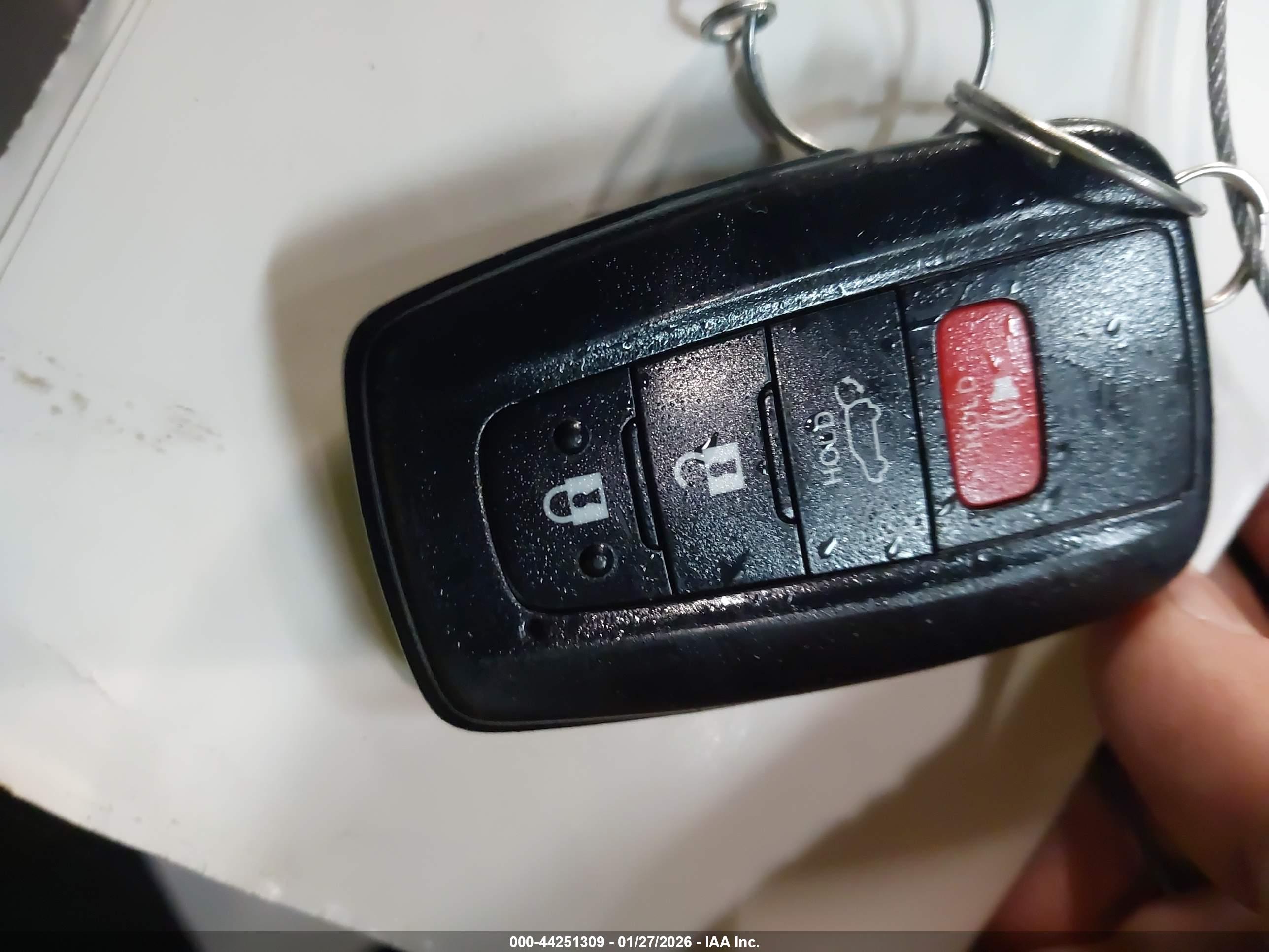 TOYOTA RAV4 image 11