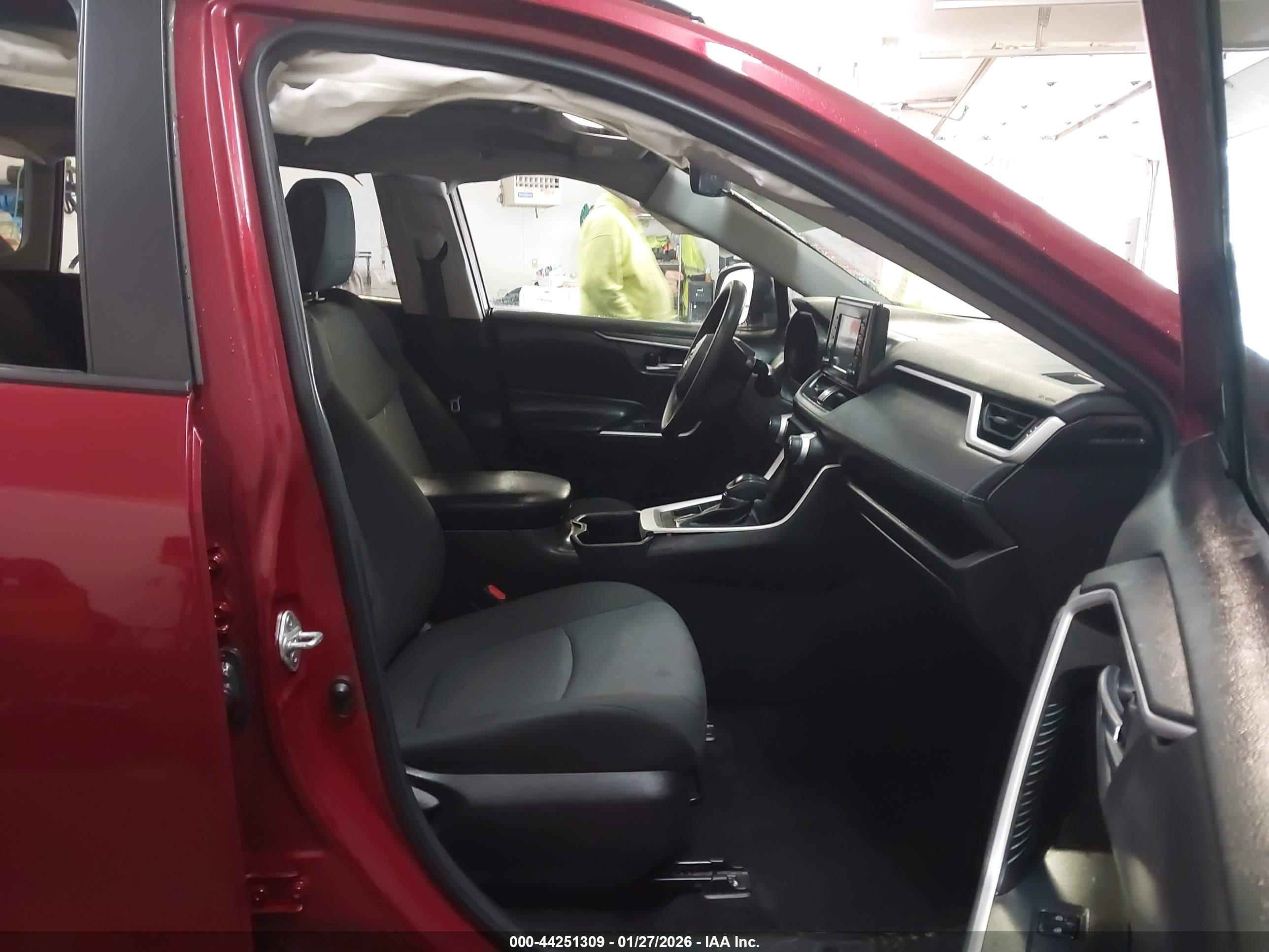 TOYOTA RAV4 image 5